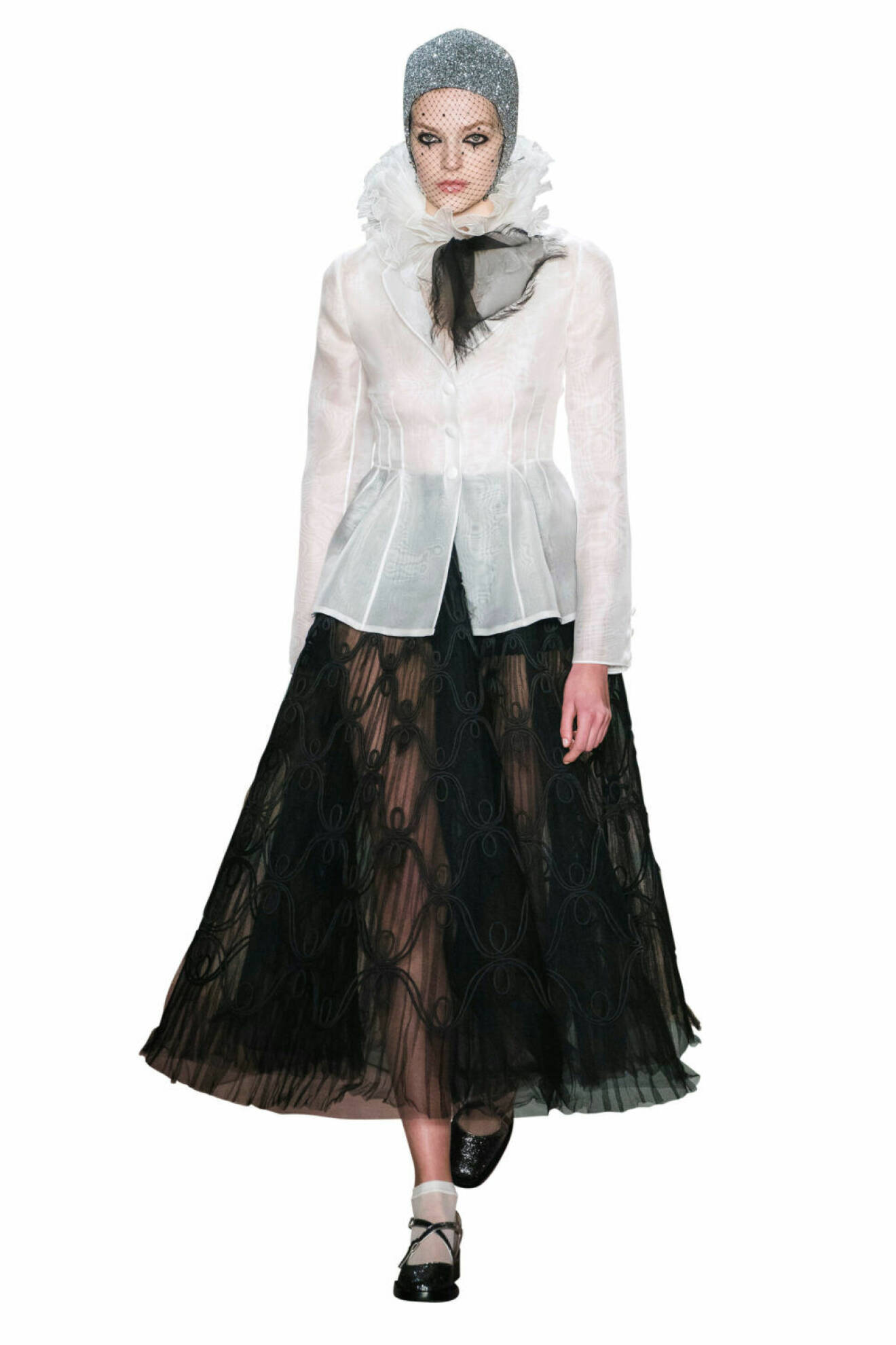 Vit spetsjacka och svart tyllkjol från Diors haute couture–visning SS19