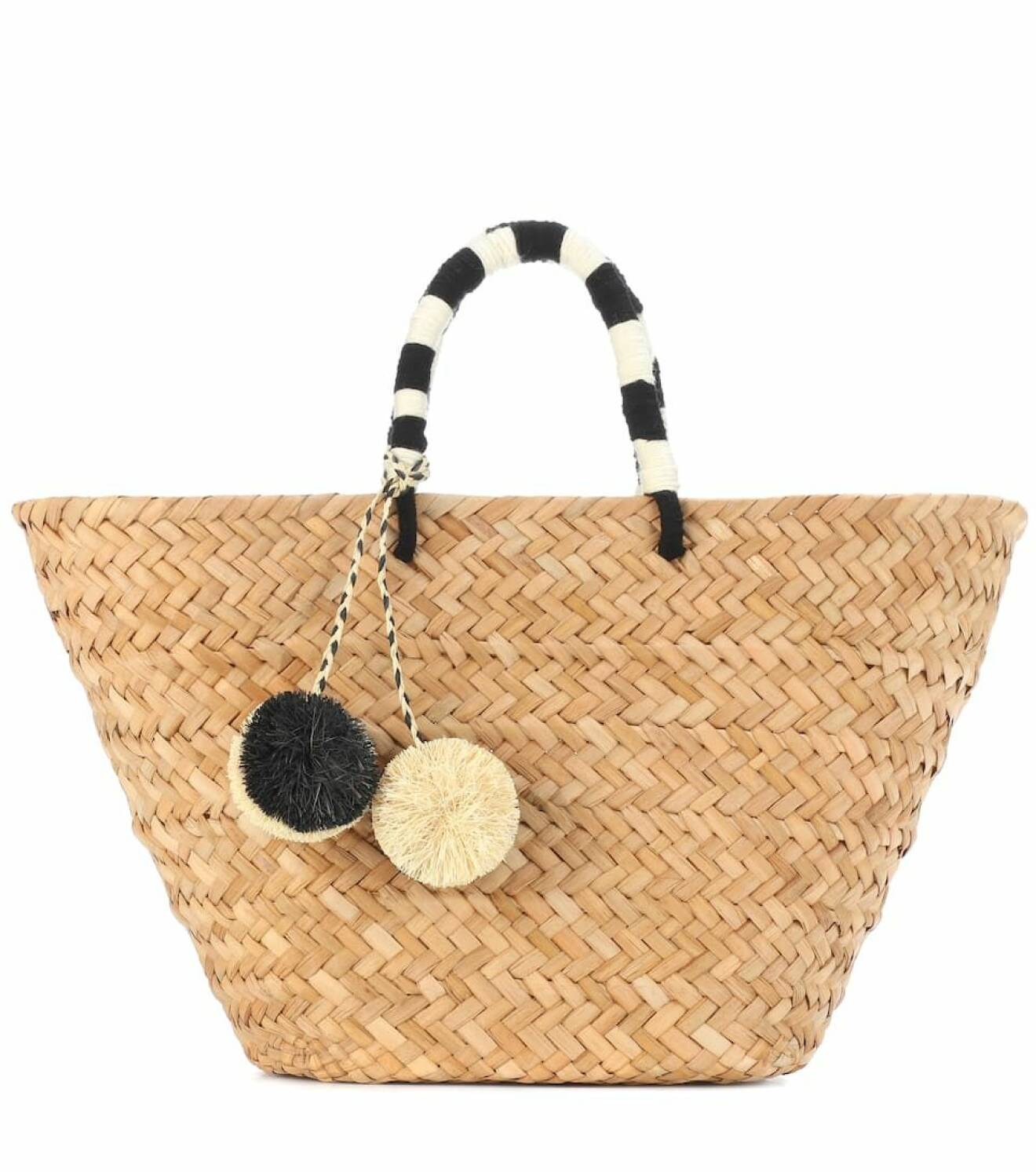 Stor stråväska med pompom-bollar i svart och vit från Kayu.