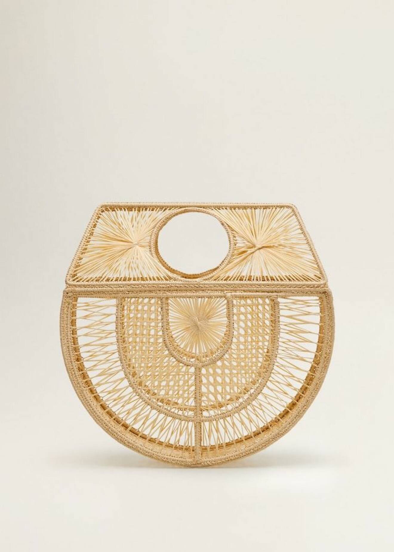 Handgjord rottingväska med vackert mönster från Mango