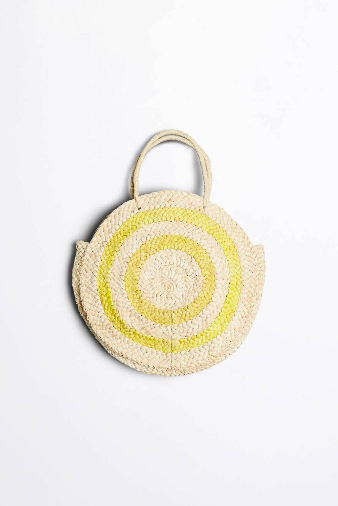 Rund väska med citrongula detaljer från Gina Tricot. 