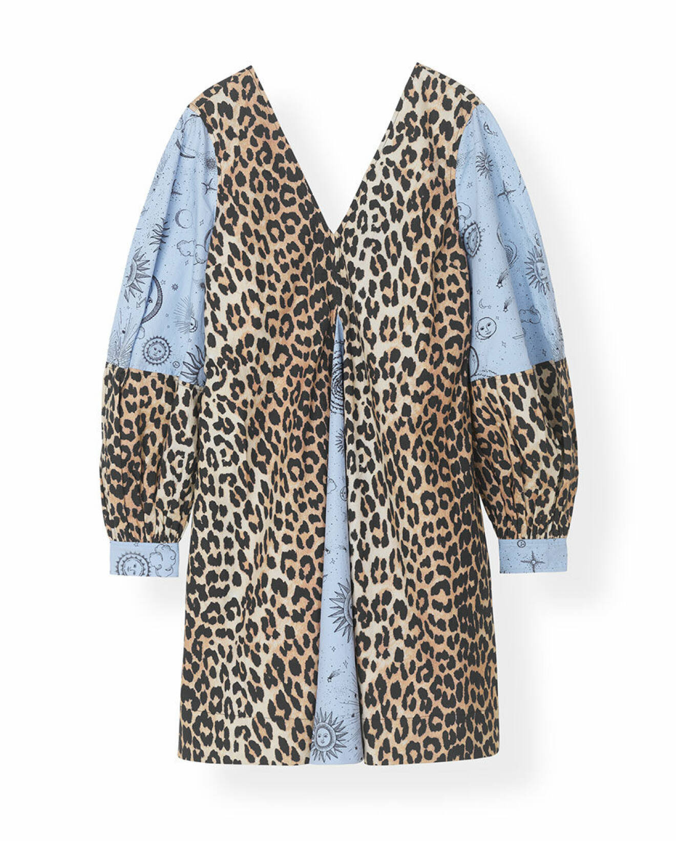 Klänning med mönstermix av leopard och ljusblått astro-mönster. Shoppa den här!
