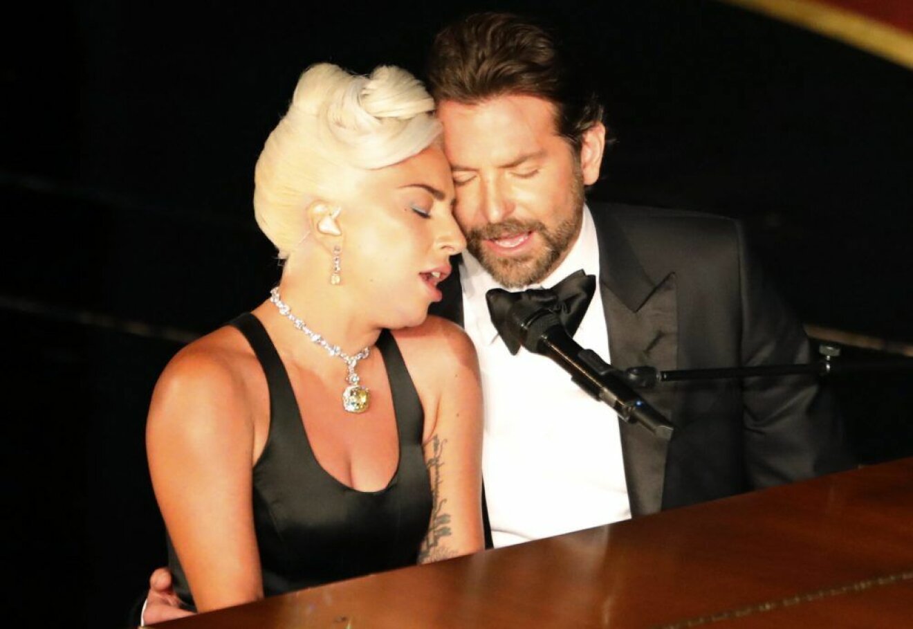 Lady Gaga och Bradley Cooper under det intima uppträdandet av Shallow på Oscarsgalan 2019.