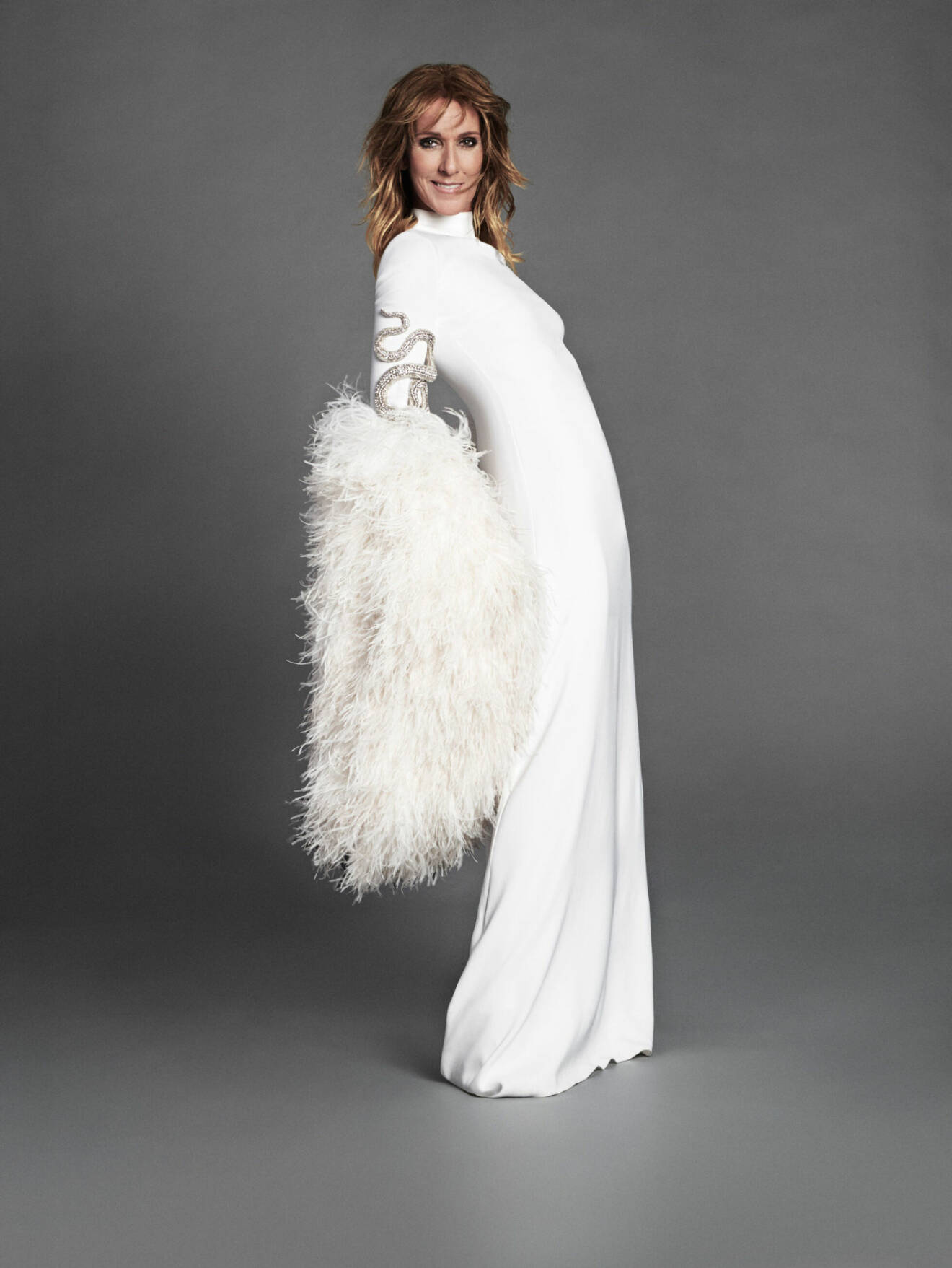 Céline Dion i vit långklänning från Giambattista Valli Couture.