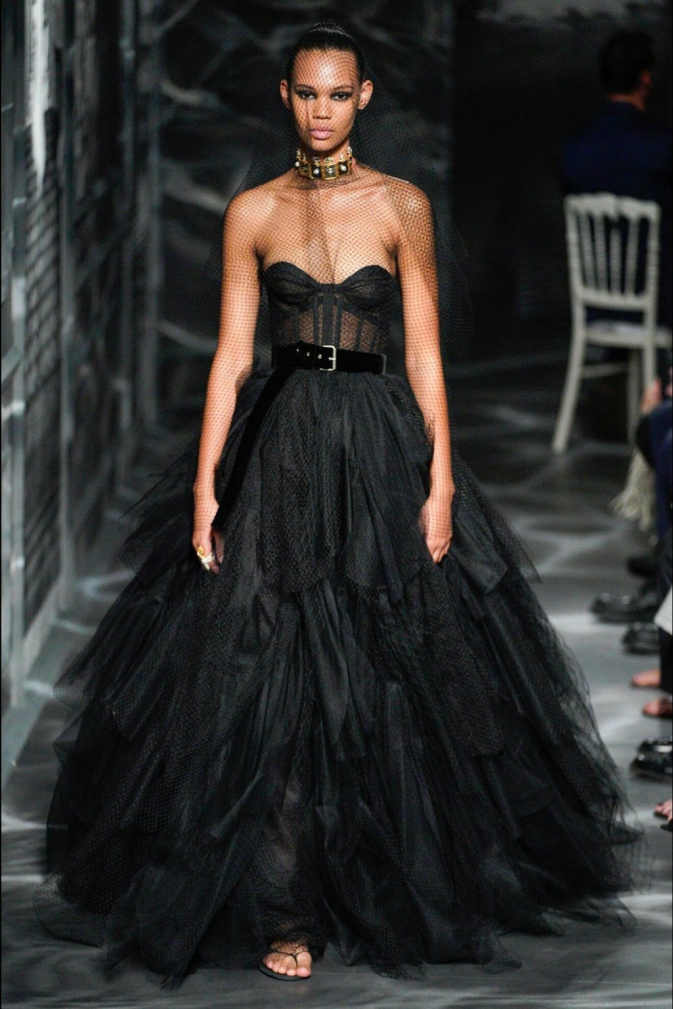 Christian Dior AW19/20, voluminös klänning i svart.