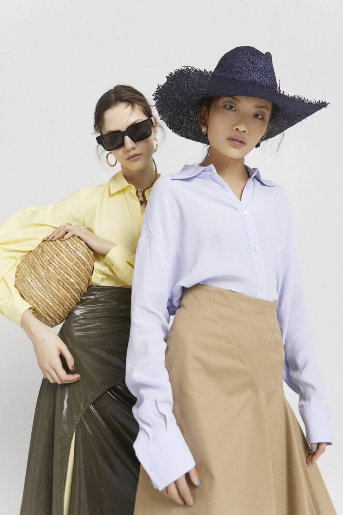 Så lyfter du din vardags- och festlook med en hatt, kjol och örhängen från Christian Dior