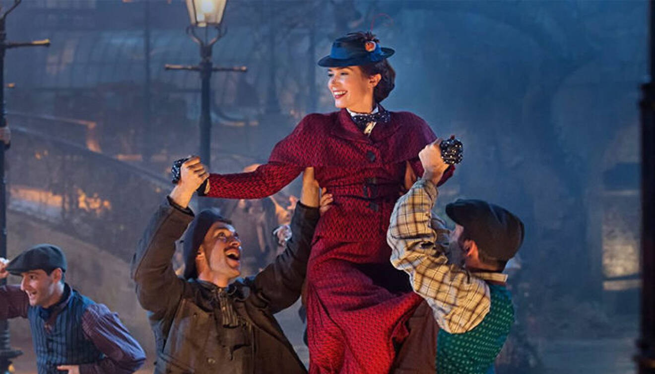 Mary Poppins får hela familjen att sjunga och dansa.