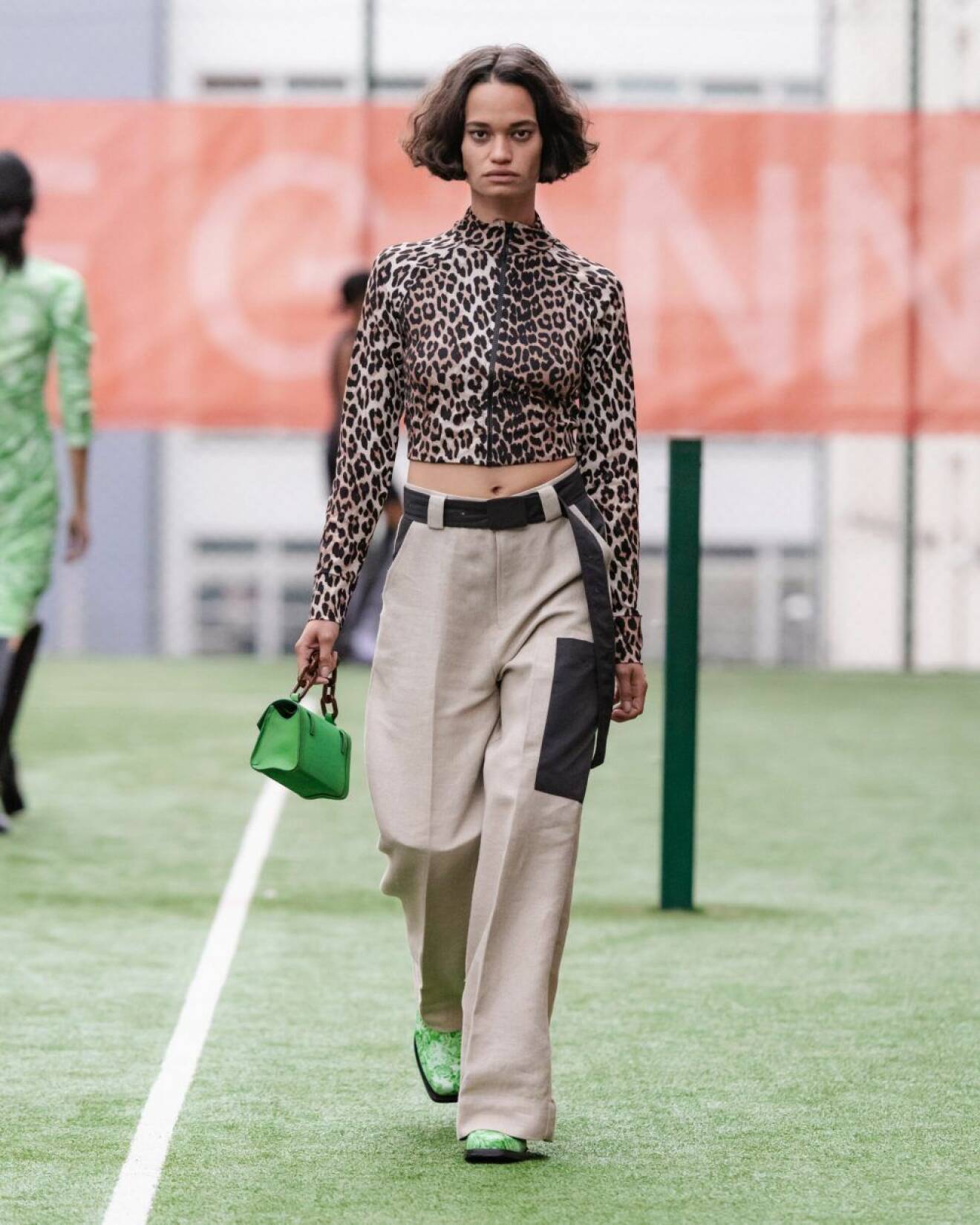 Ganni SS20-visning på Copenhagen Fashion Week, leopardmönstrad långärmad tröja