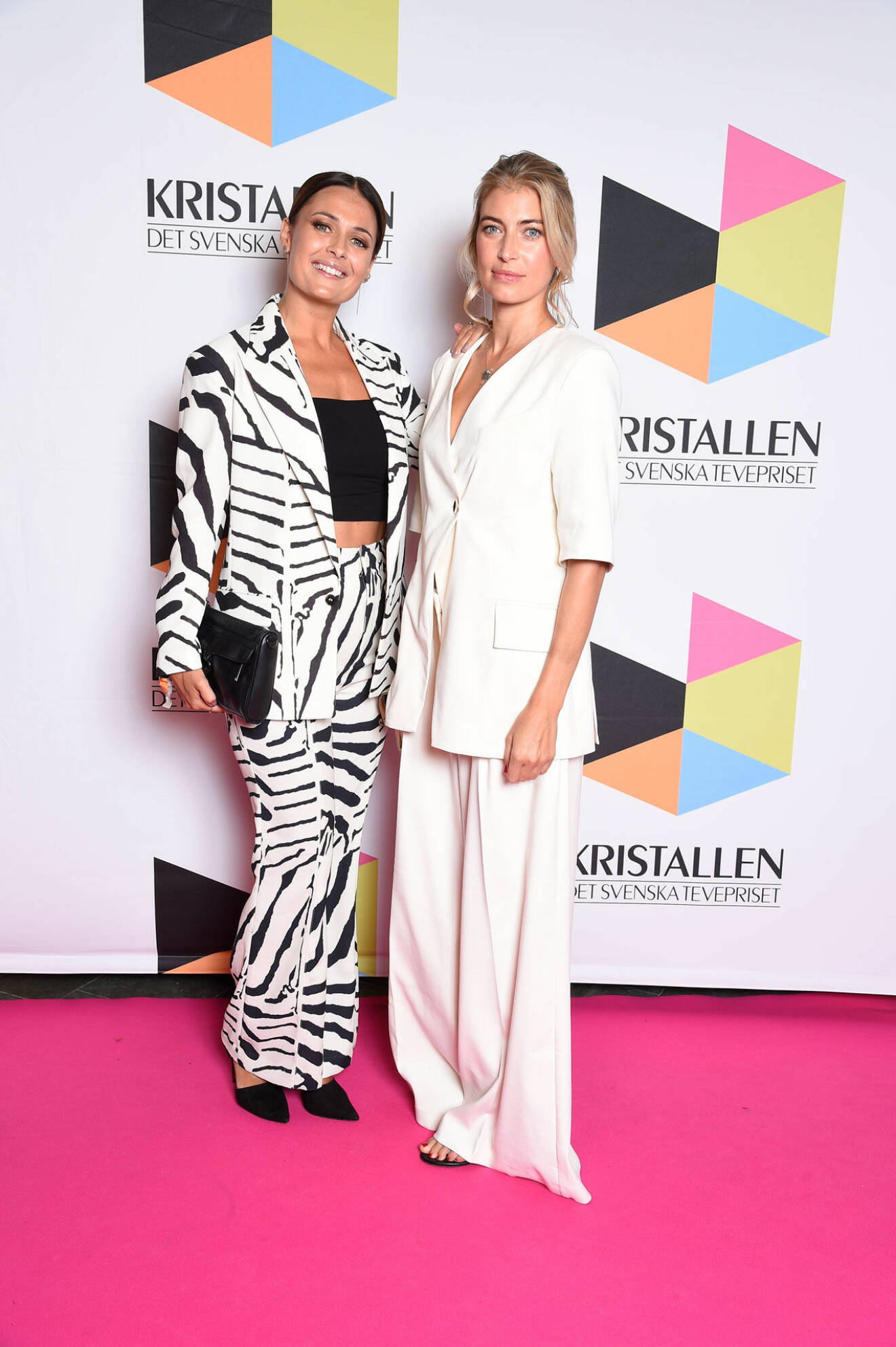 Susanne Thorson och Cecilia Forss på röda mattan på Kristallen 2019