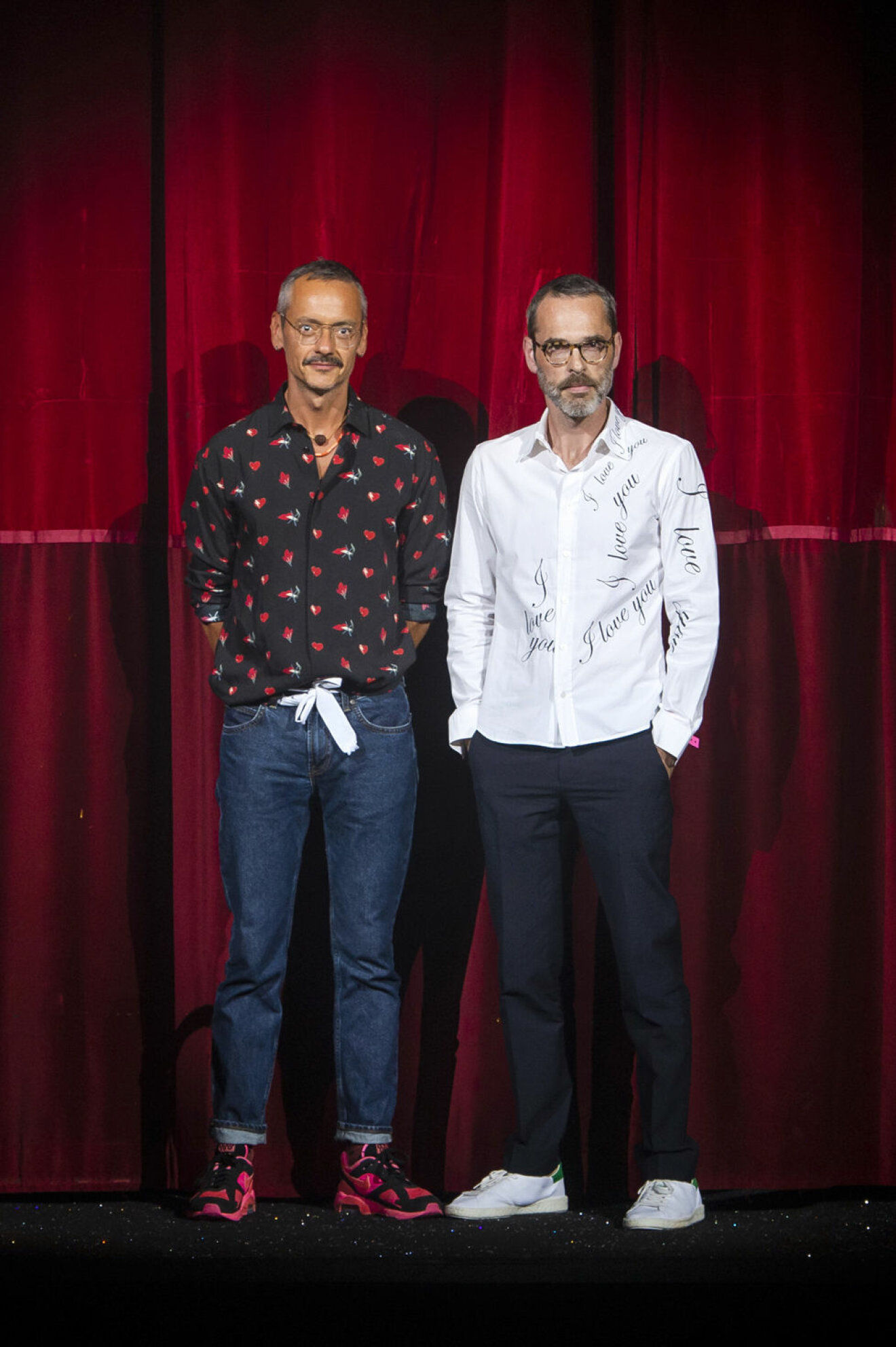 Designduon Viktor&Rolf i skjorta och jeans