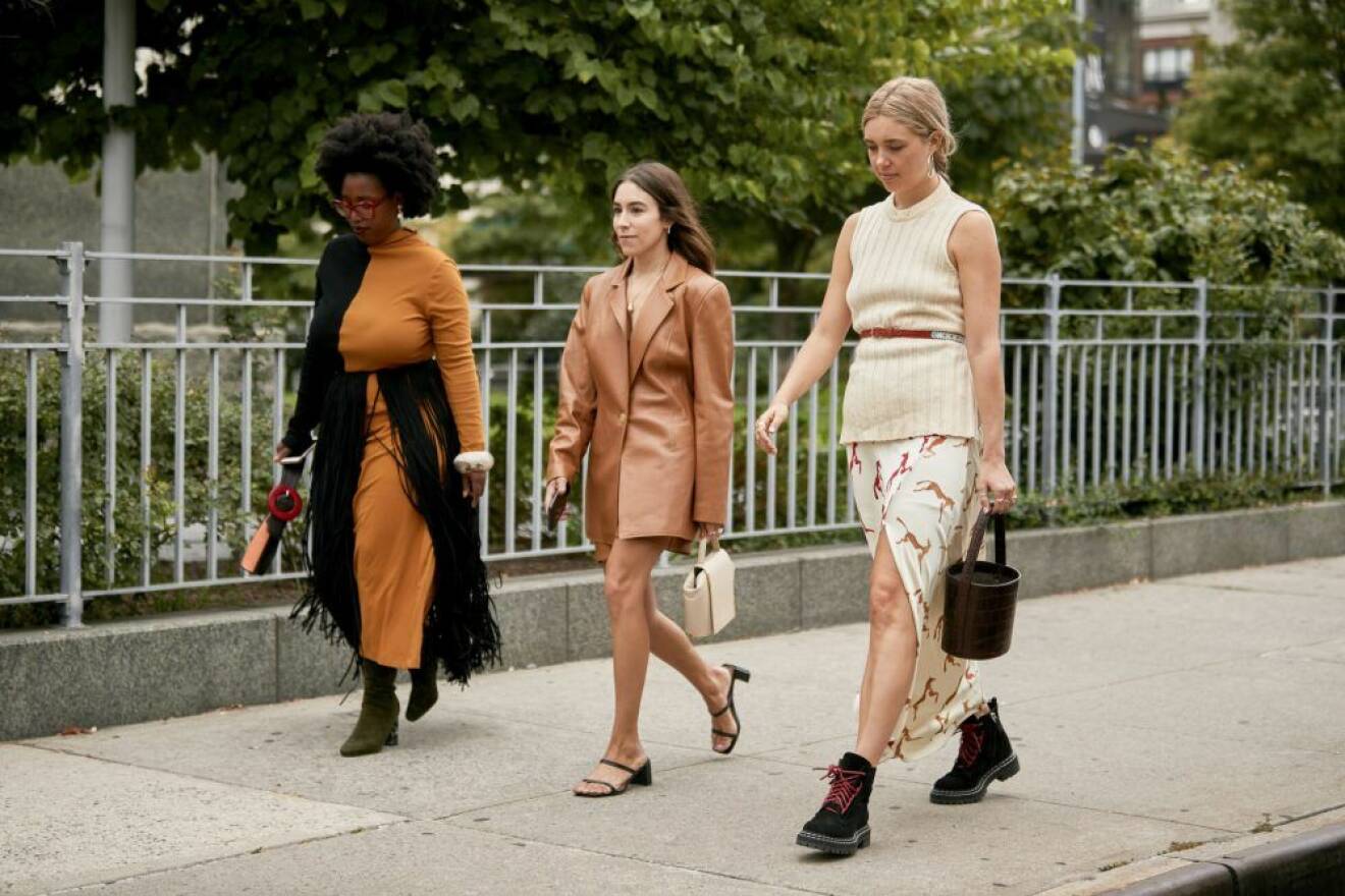 New York Fashion Week ss20 streetstyle. Tre outfits med varma nyanser.
