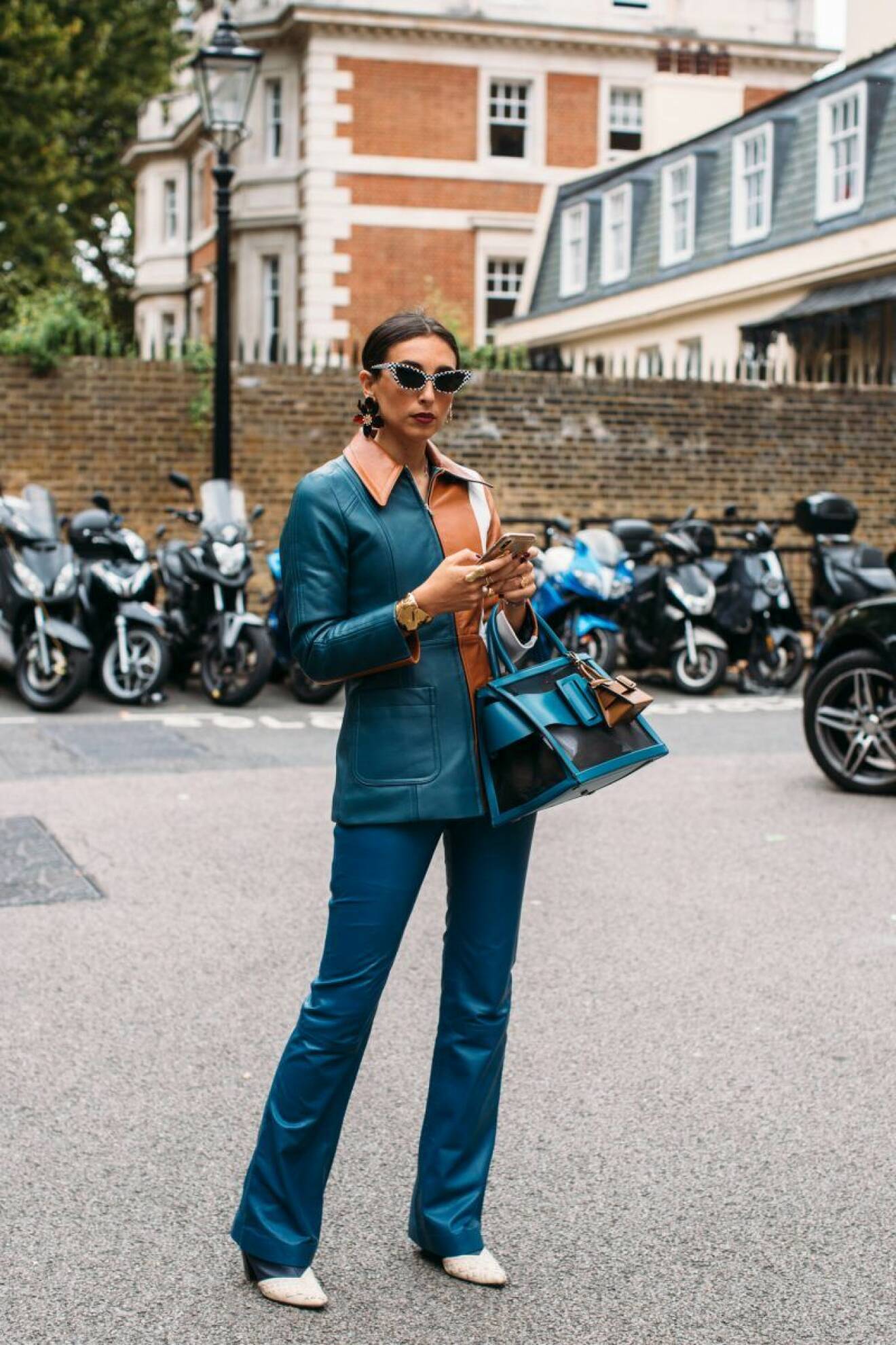 Streetstyle från London Fashion Week, helblå kostym