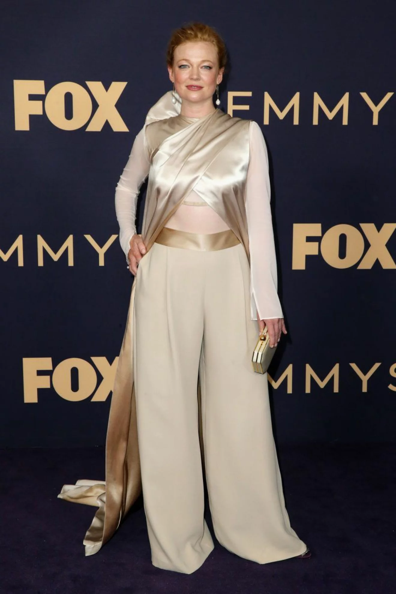 Sarah Snook på röda mattan på Emmy Awards 2019