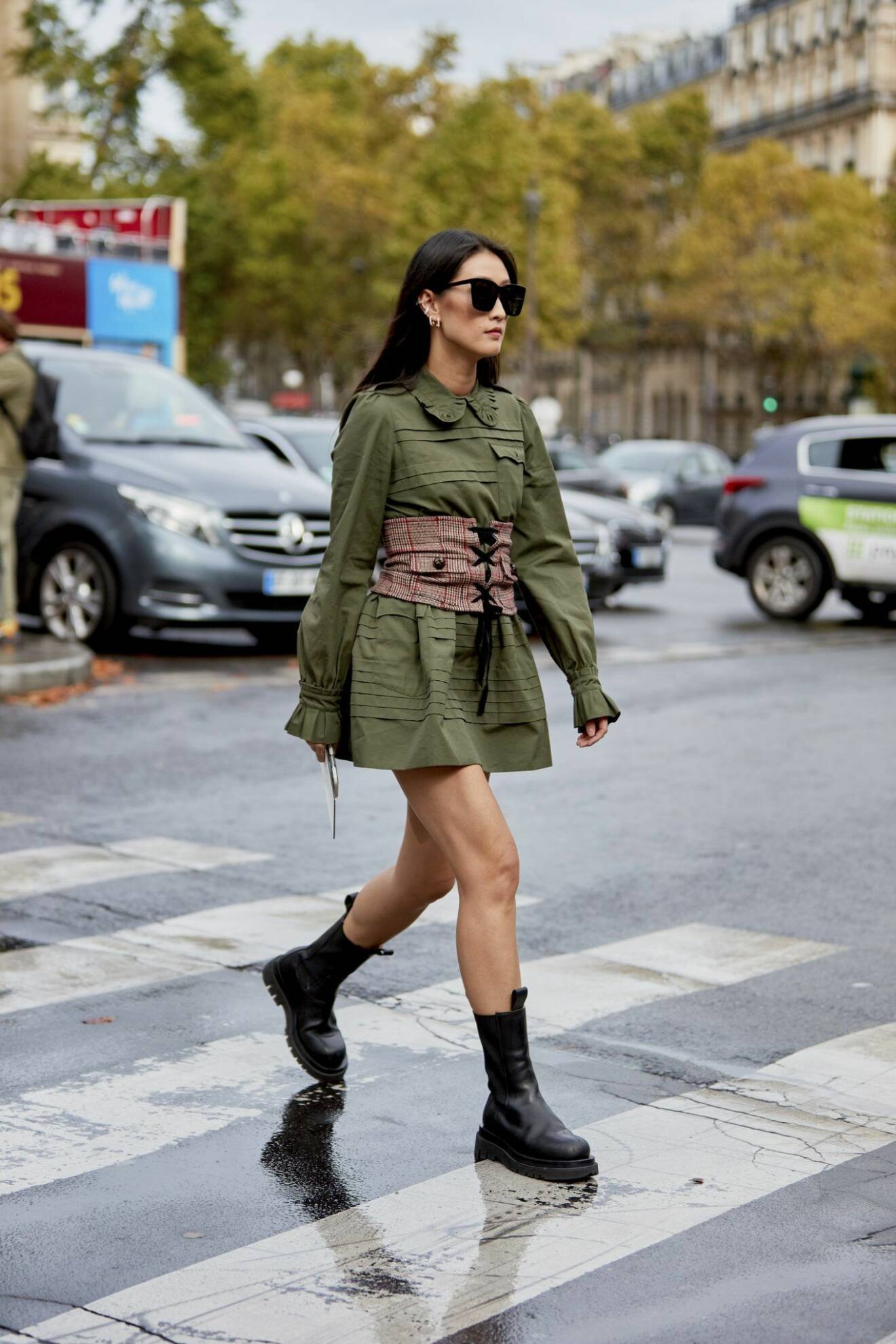 Streetstyleinspiration! Chunky boots med en kortare klänning.