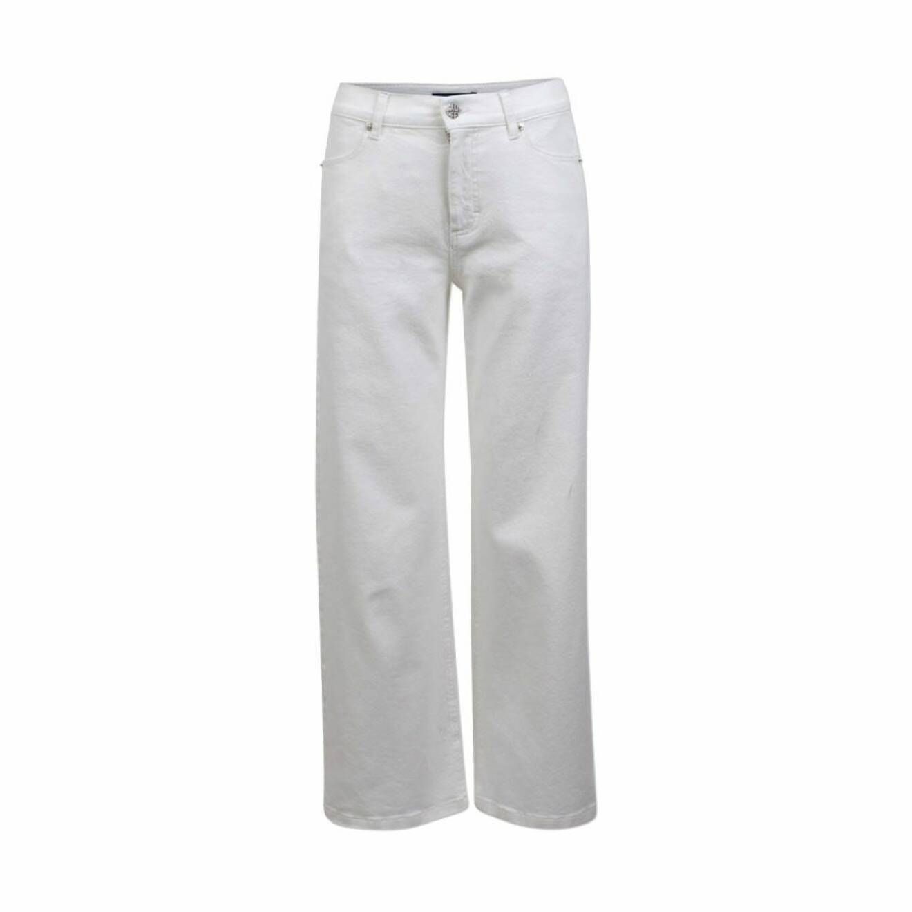 Vita jeans i lös, avslappnad modell från Baum und pferdgarten.