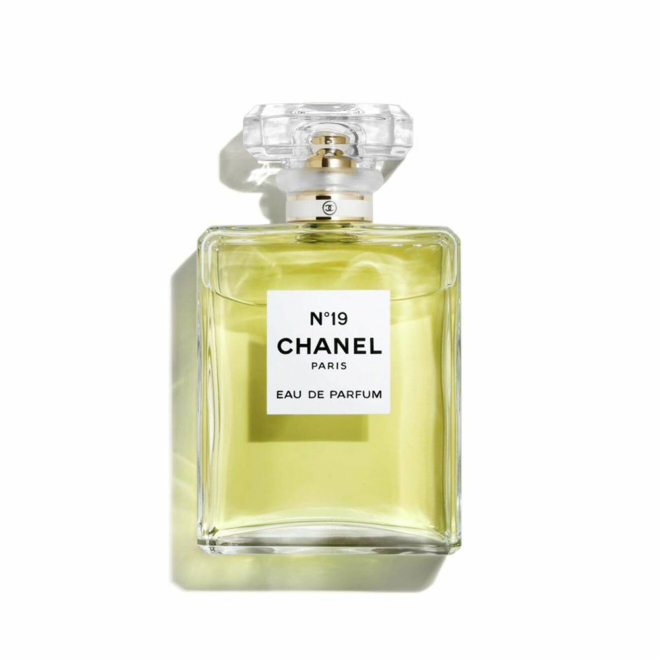 Parfym i den klassiska doften Nr19 av Chanel.