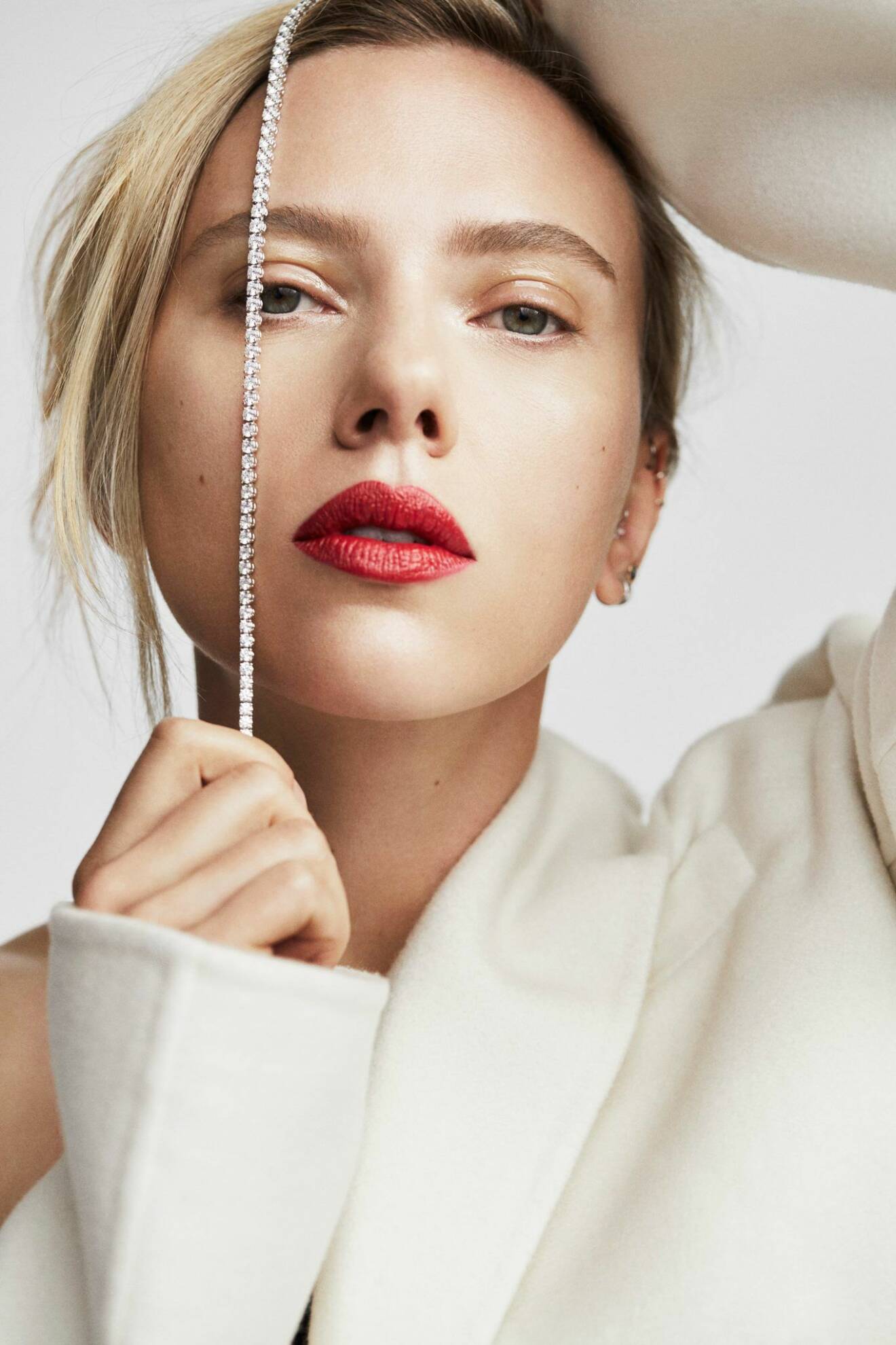 Scarlett Johansson i stor intervju i ELLE, jacka Oscar de la Renta