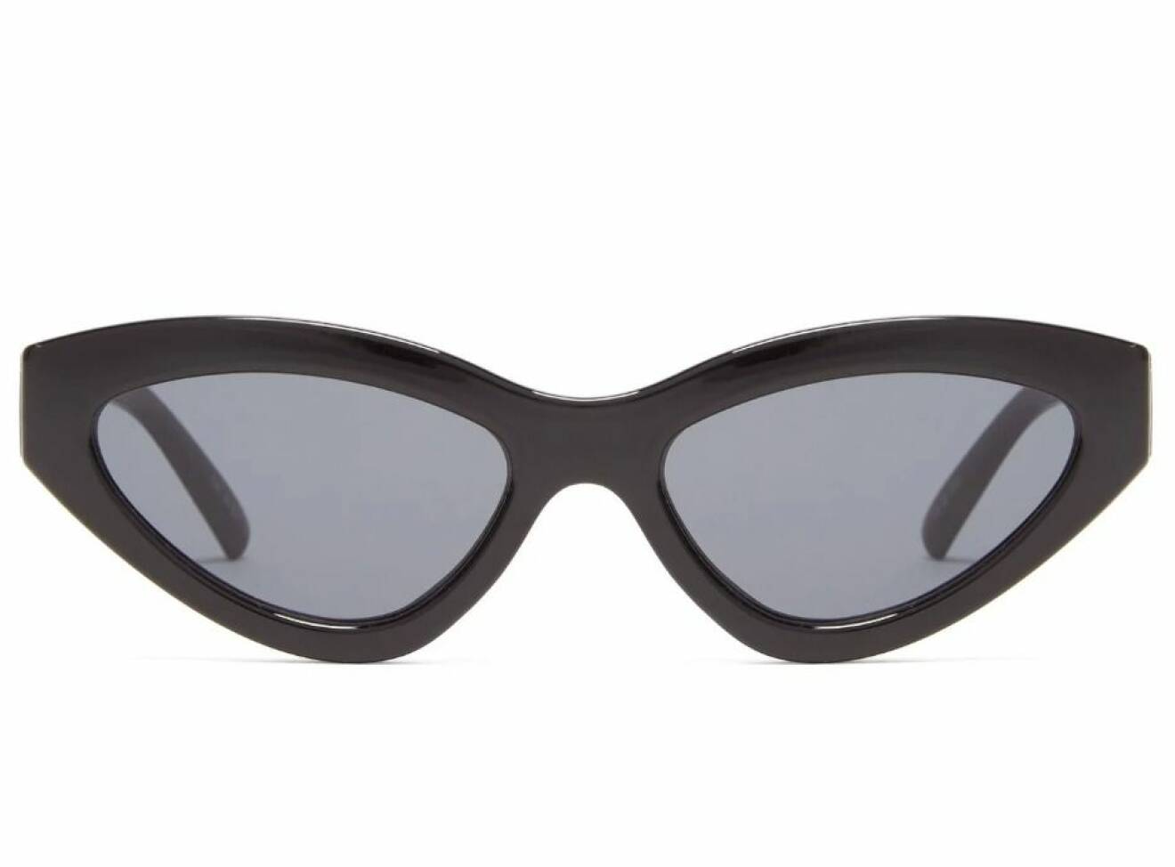 Svarta solglasögon från Le Specs.