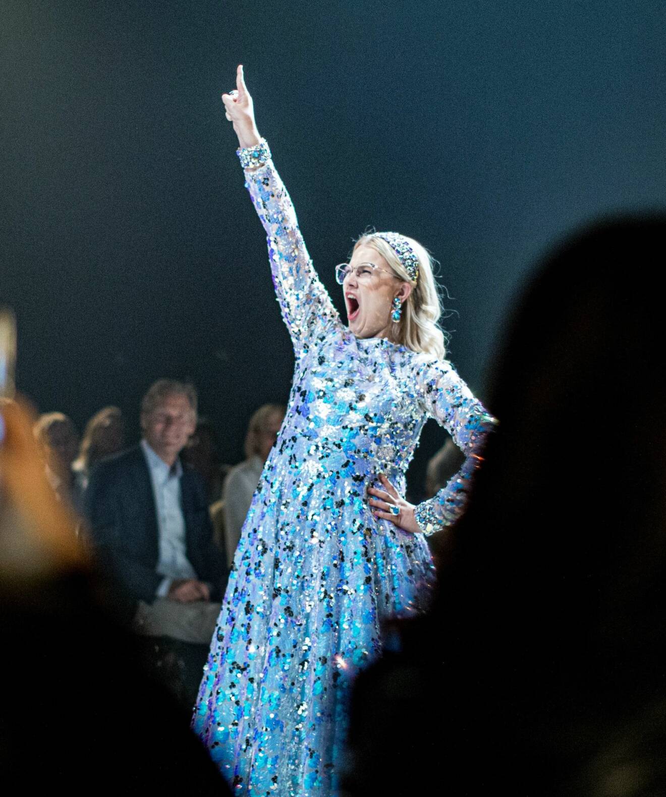 Emma Örtlund i smycken av Caroline Svedbom på catwalken i New York hösten 2019.