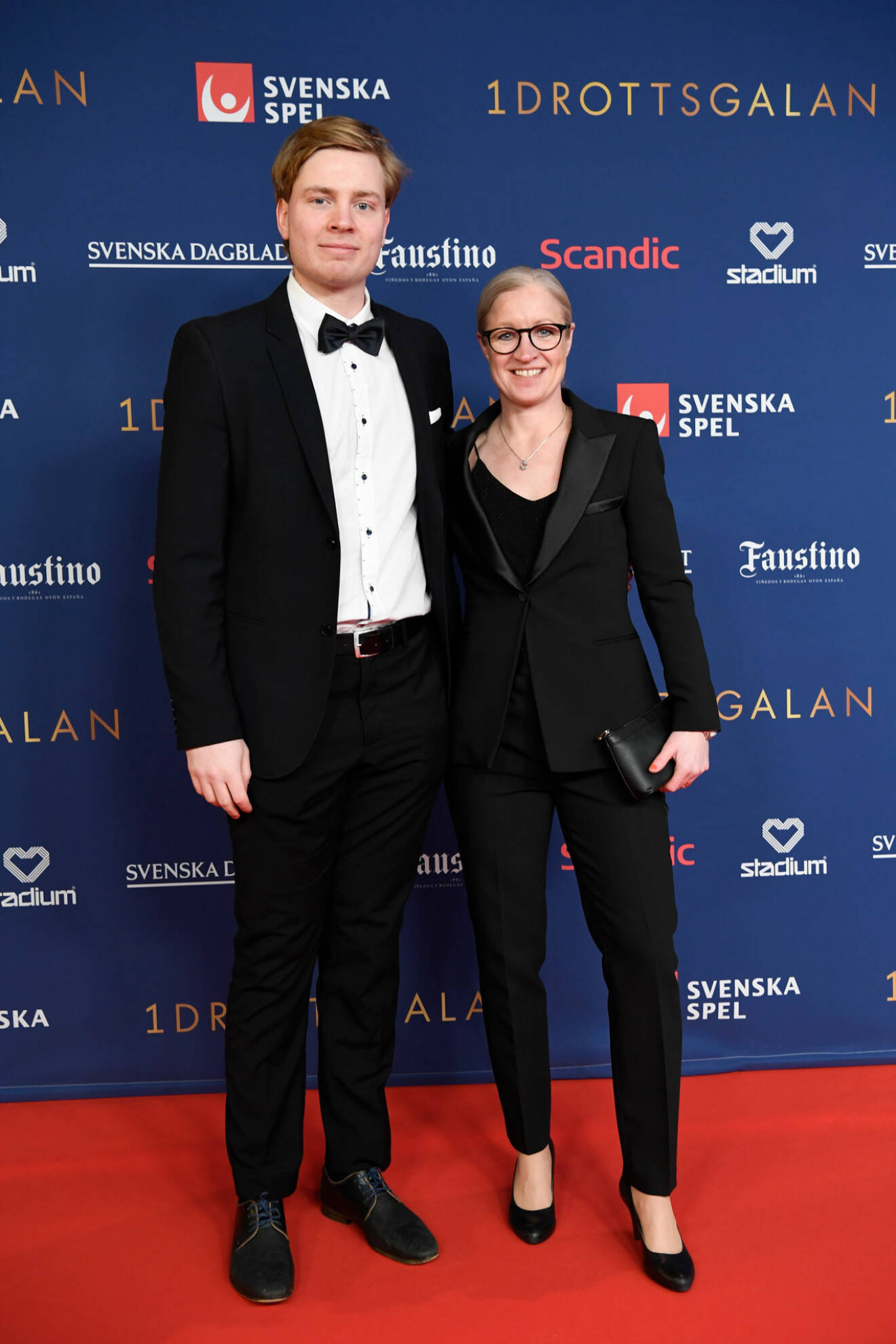 Victoria Sandell Svensson med sällskap på röda mattan på Idrottsgalan 2020