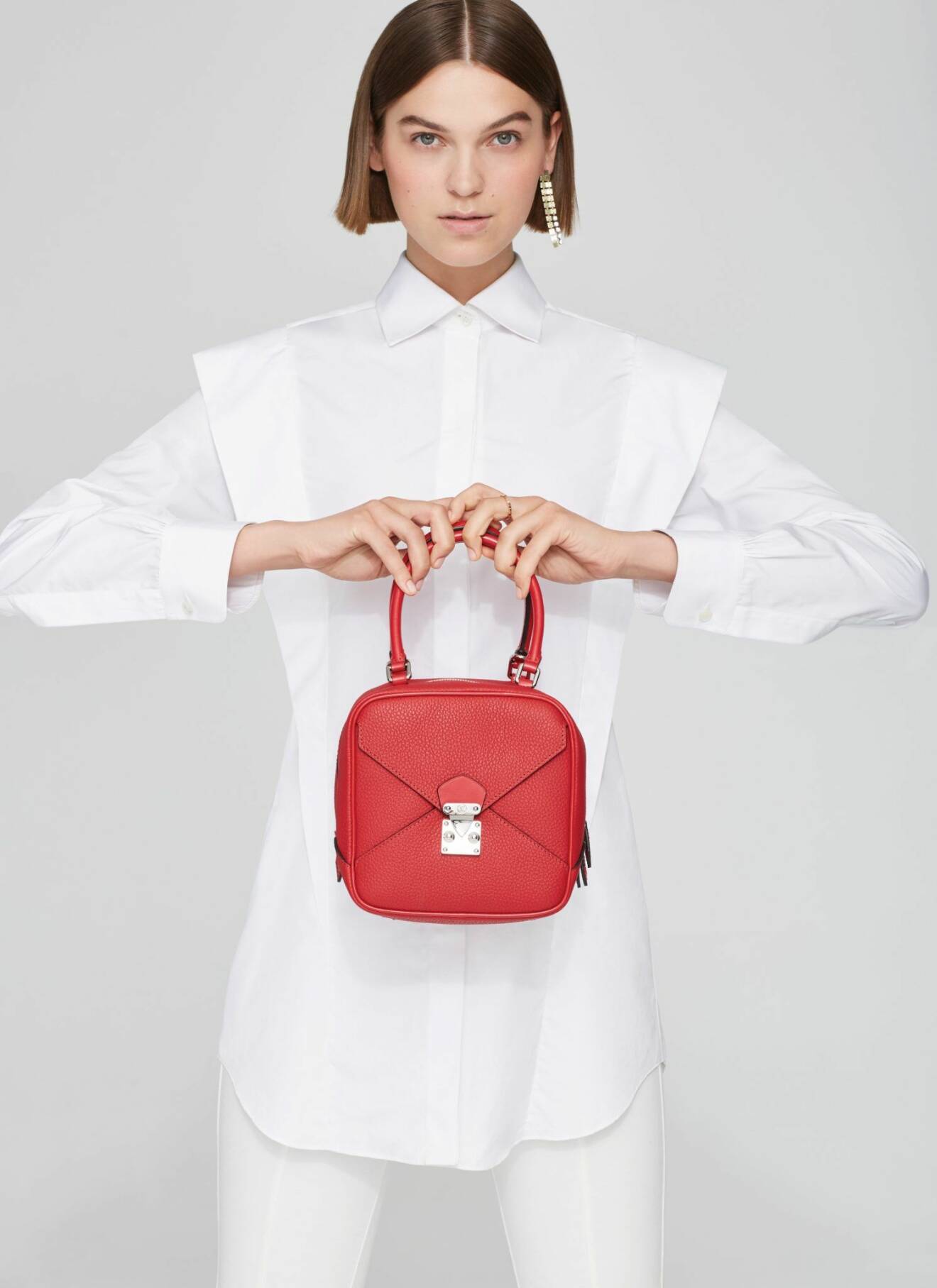 Röd väska från Louis Vuitton, tidlösa väskor
