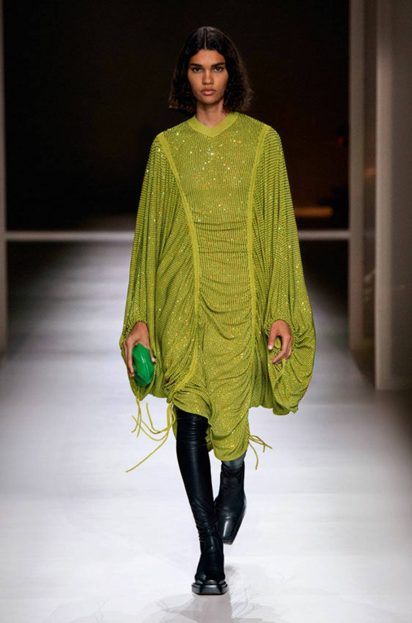 Bottega Venetas AW20-kollektion grön klänning