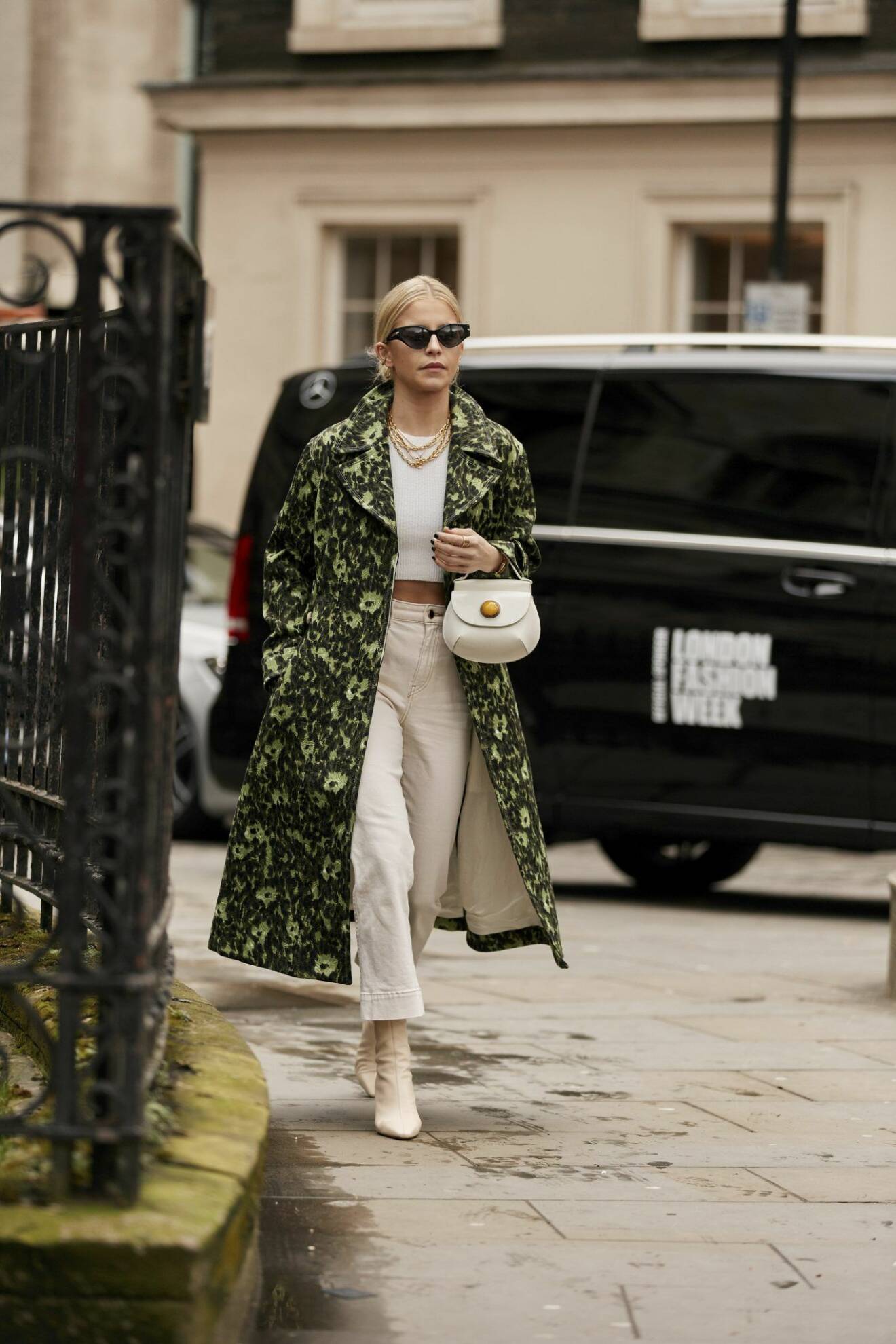 Streetstyle från London Fashion week, grön blommig jacka.