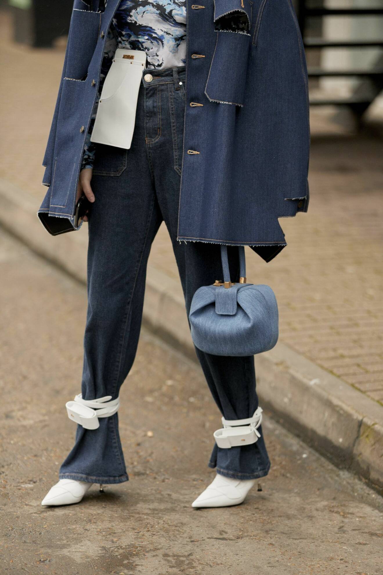 Streetstyle från London Fashion week, jeanslook.