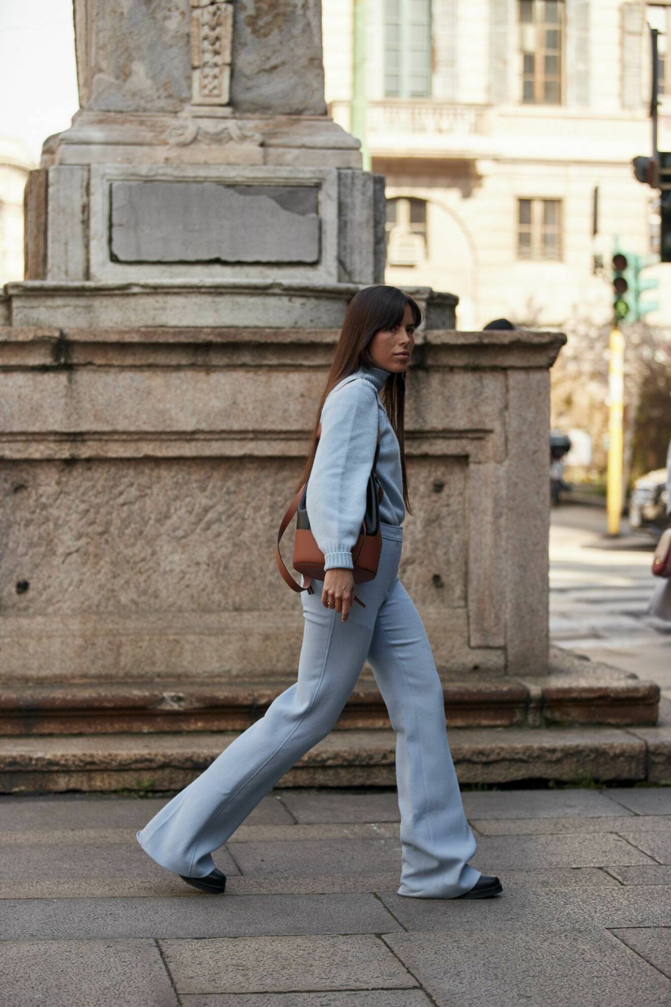 Ljusblå look Streetstyle Milano Fashion Week AW20.