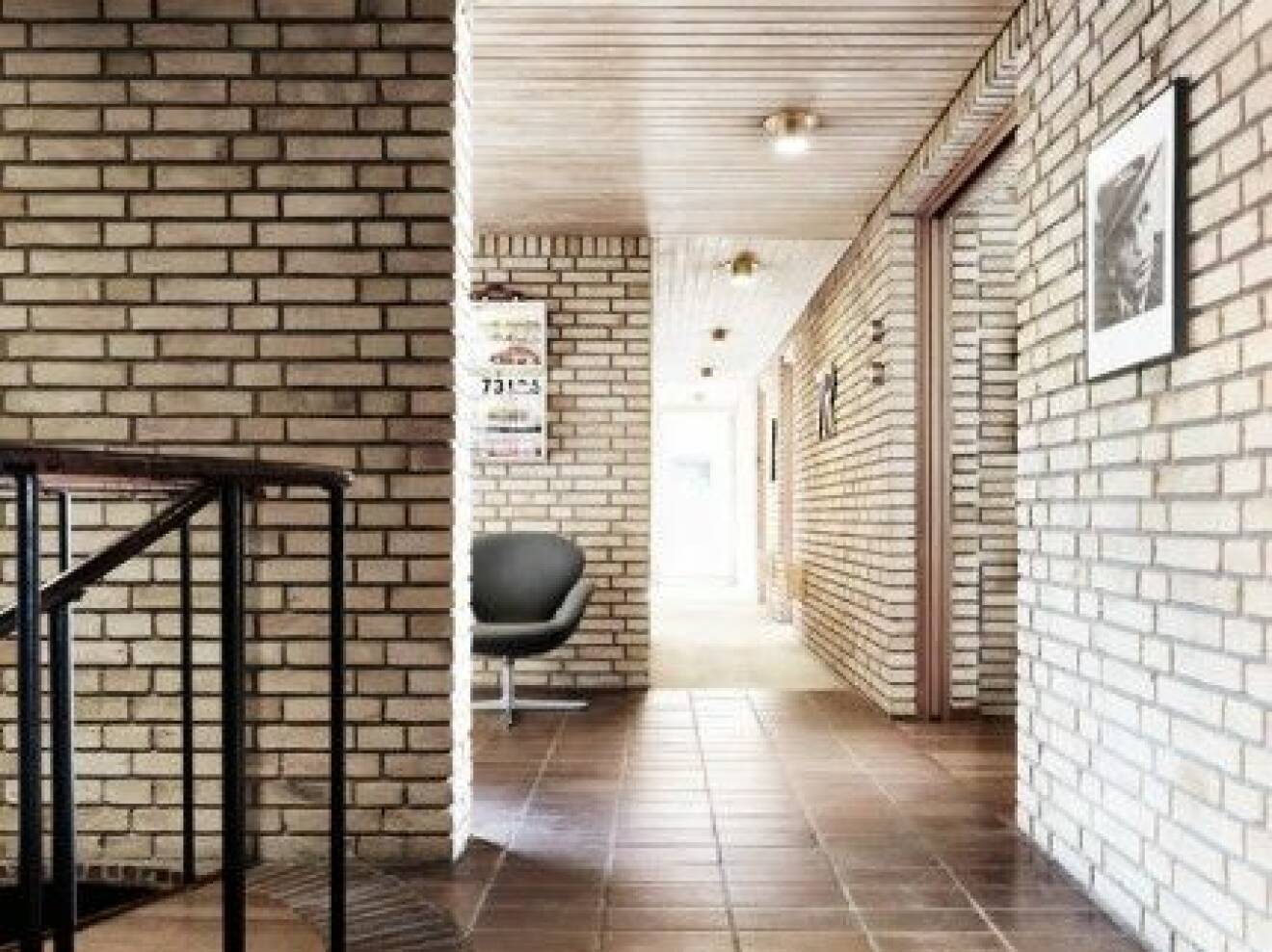 Korridor_1-60-tal-tegelvilla-gult-tegel-inspiration