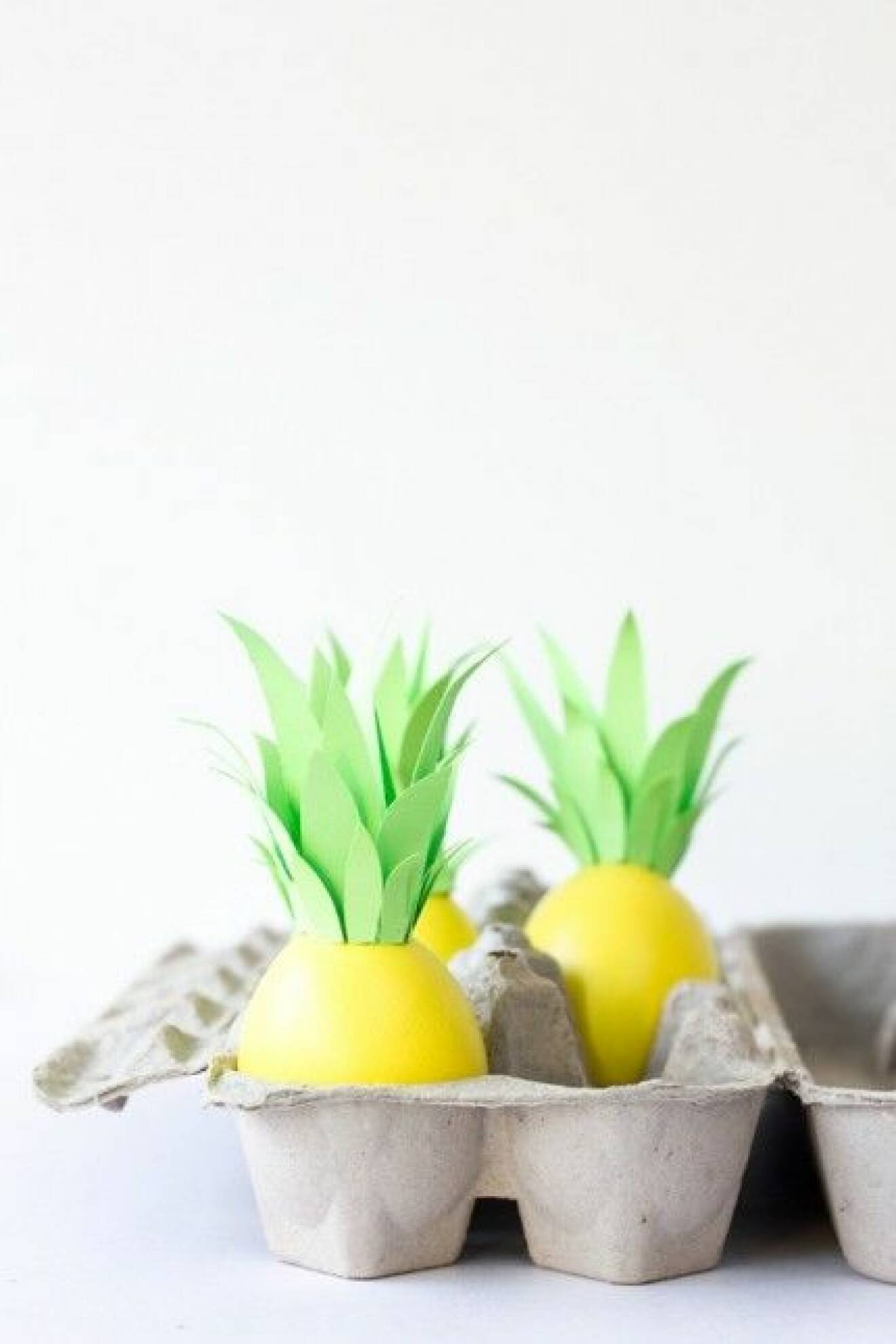 DIY-Pineapple-Easter-Eggs1-600x900