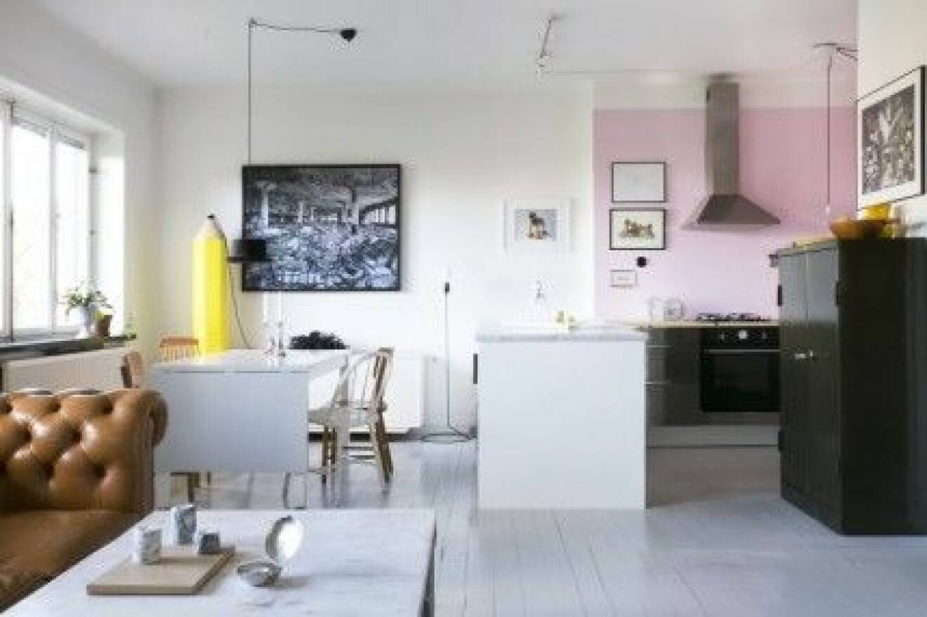 surrealist-apartment-fantastic-frank-ems-designblogg-pink-kitchen-700x466