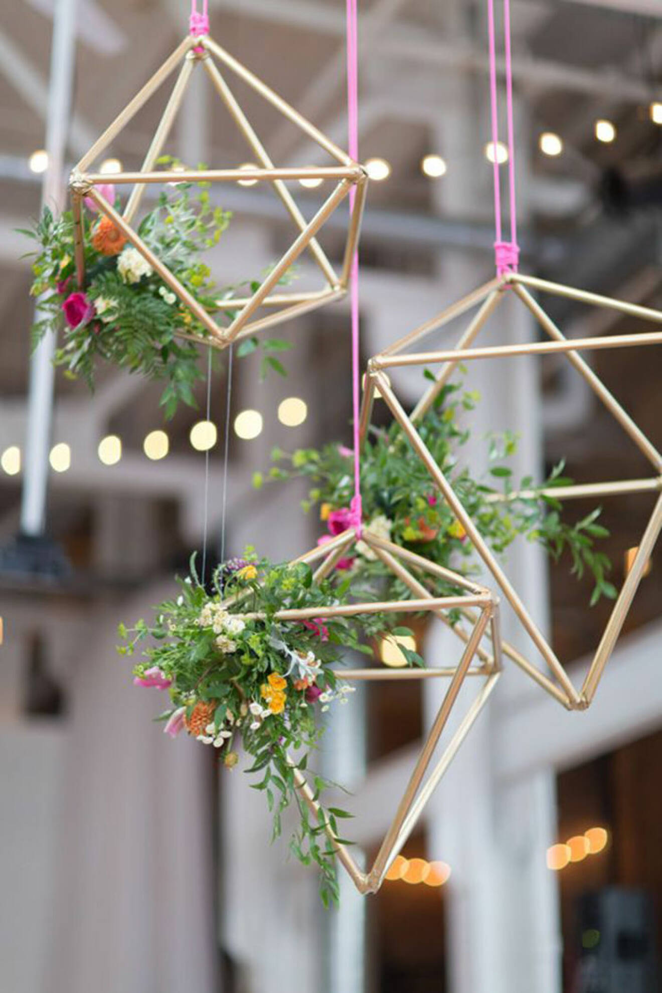 hanging-wedding-florals_700