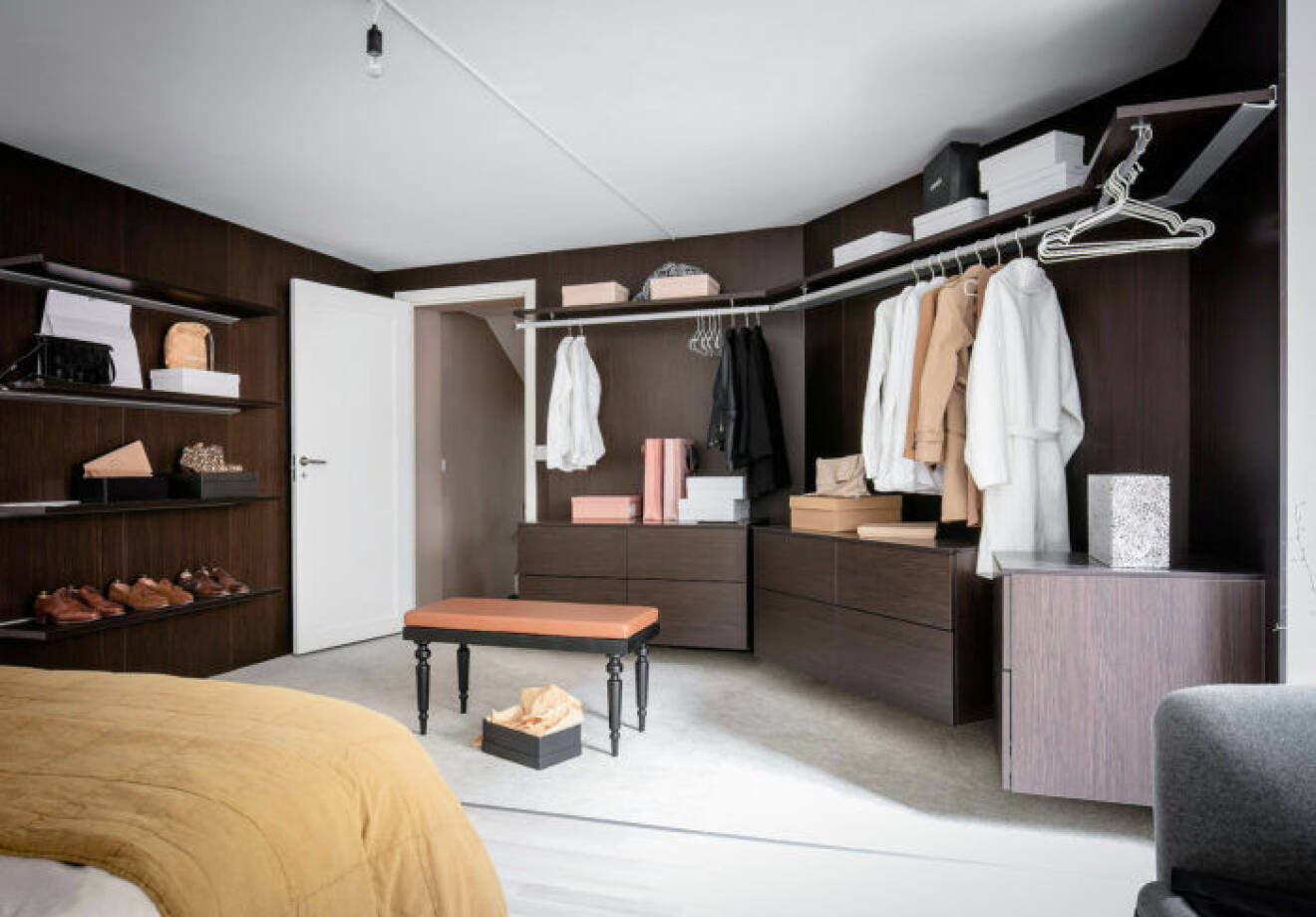 Sovrum kombinerat med öppen walk in closet 