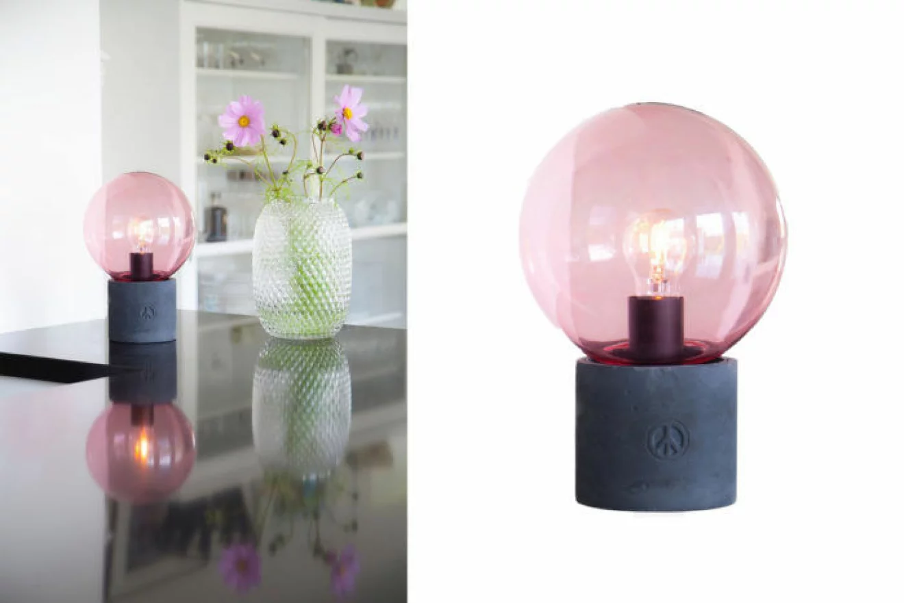 Rosa bordslampan Peacebubbles från By Rydéns