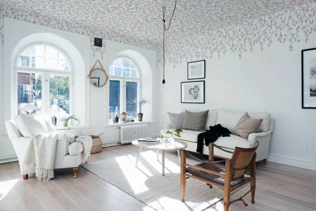 Wall paper in the ceiling. Scandinavian styled livingroom with floral wall paper in the ceiling. 