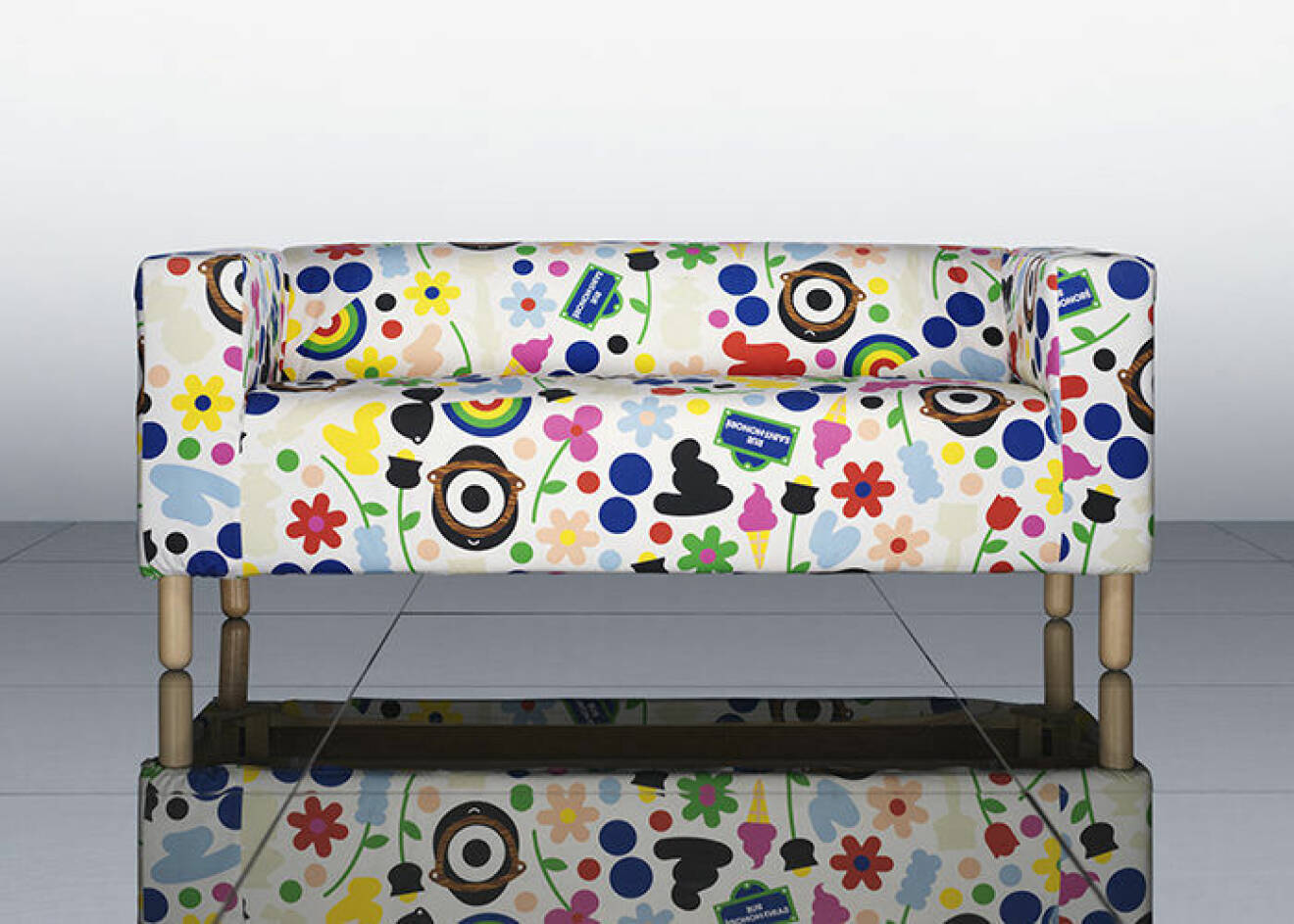 Förnyad av Sarah Andelman och Craig Redman – soffan Klippan i "Tuileries"-mönster