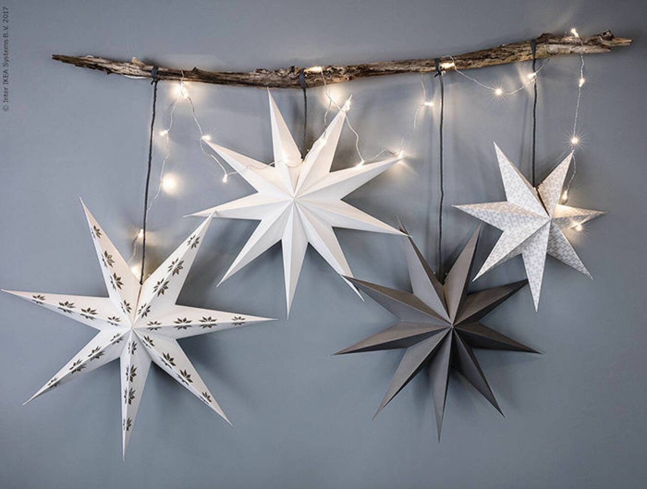 julstjärnor är fina även till nyårsfesten - här hos Ikea