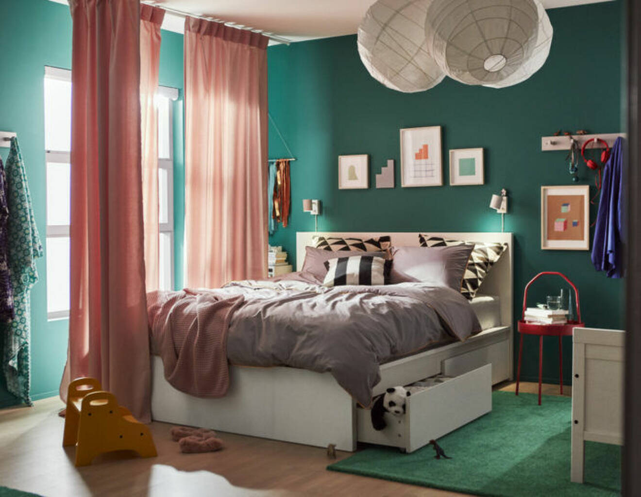 Ett sovrum i Ikeas nya katalog våren 2019