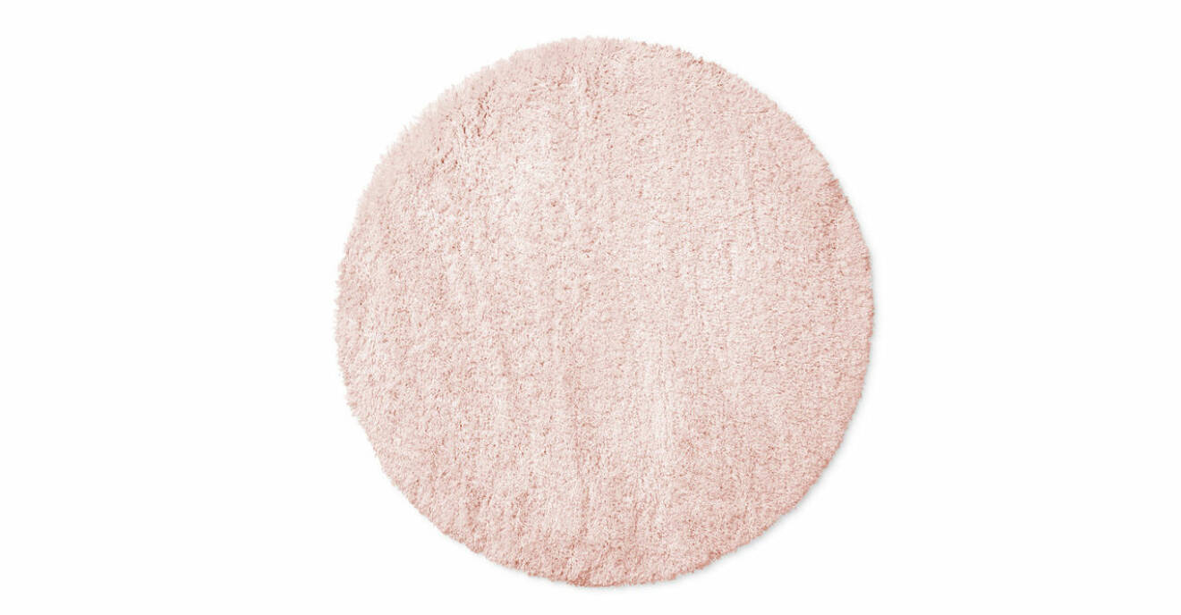 Fluffig rosa matta till läshörnan från Åhléns