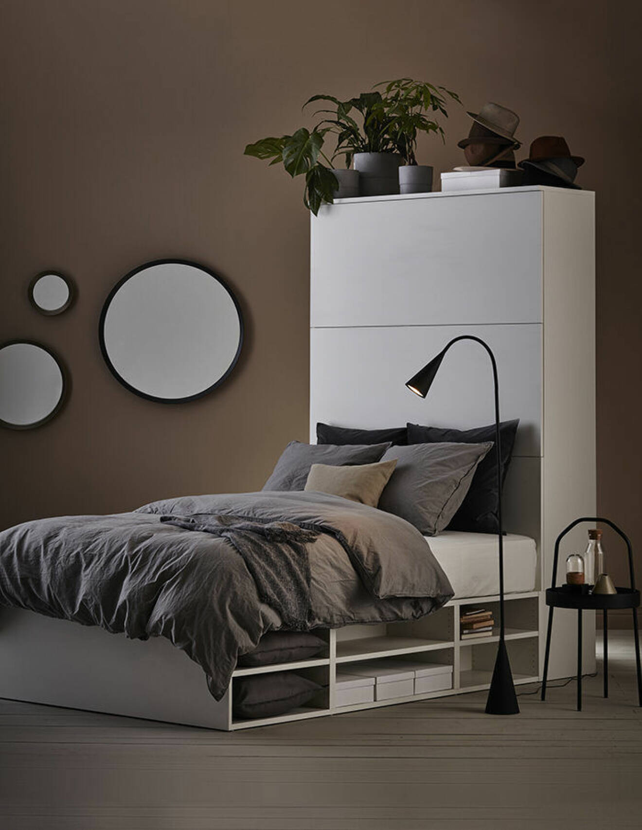 Platsa/lätthet sängstomme med förvaring från Ikea