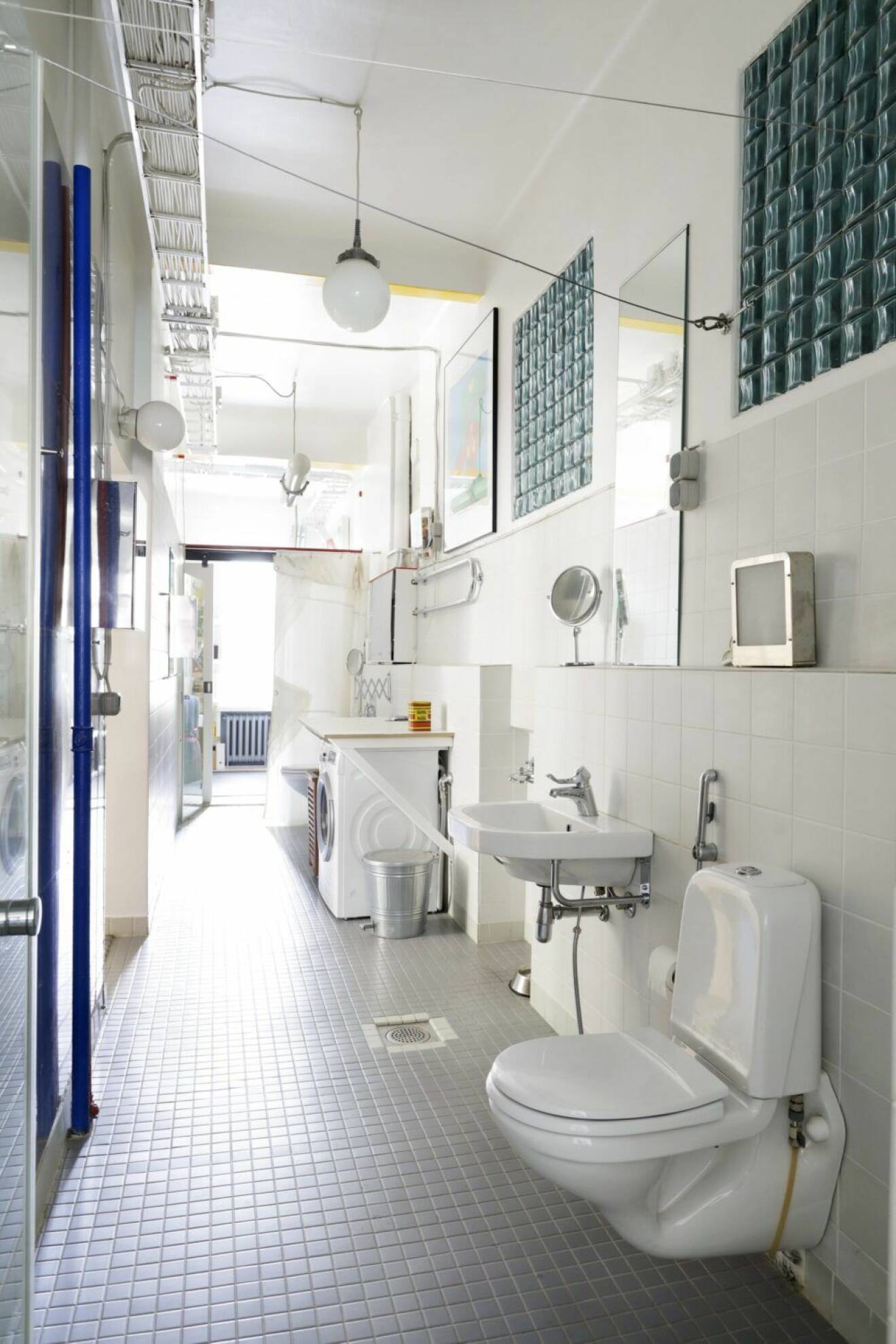 Avlångt badrum i Helsingfors