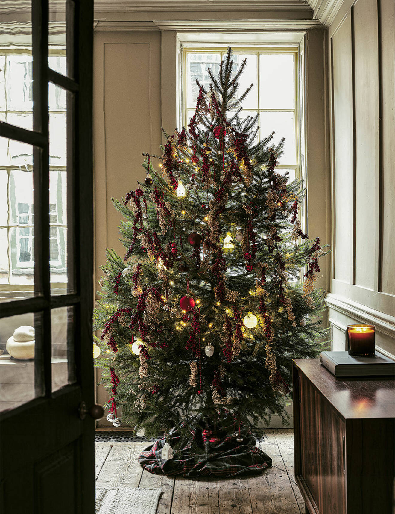 Vackert dekorerad julgran hos Zara Home 2019
