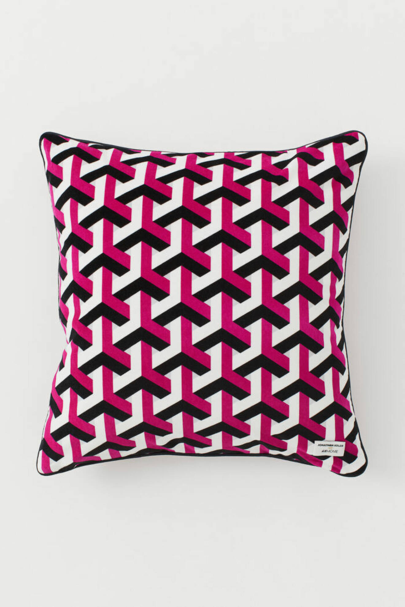 Rosa kudde med grafiskt mönster från Jonathan Adler x H&M 