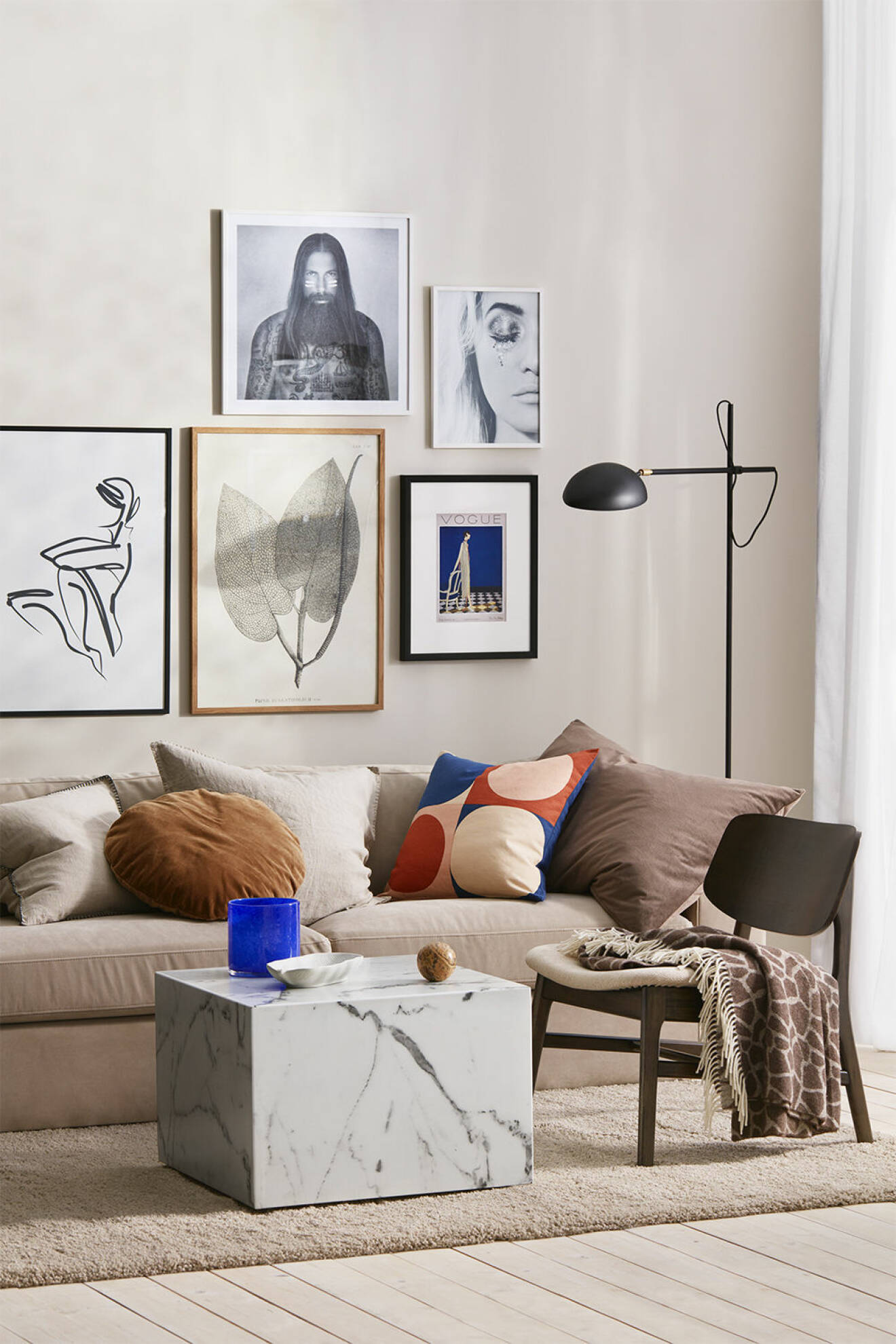 Abstrakta posters, soffa och detaljer från Ellos Homes vårkollektion 2020