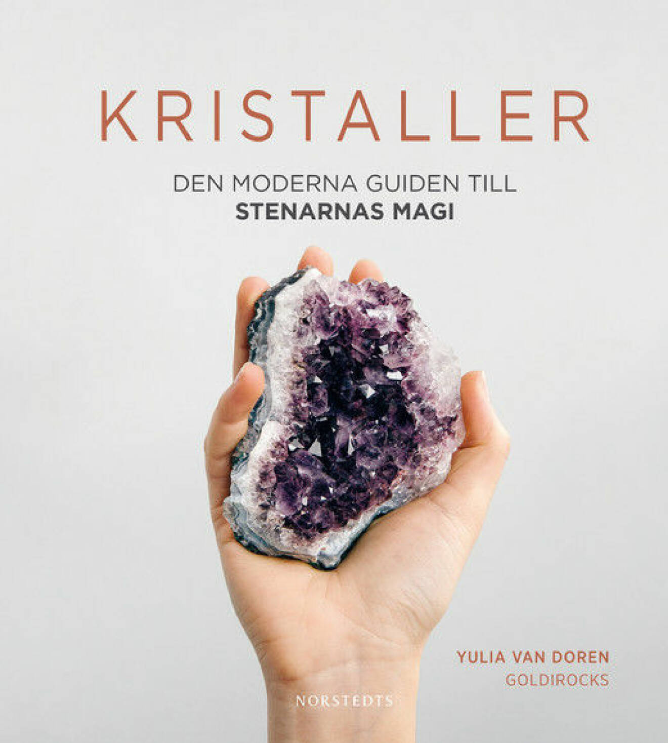 Lär dig allt och lite till om kristaller och stenar genom att läsa boken Kristaller: den moderna guiden till stenarnas magi skriven av Yulia Van Doren. 