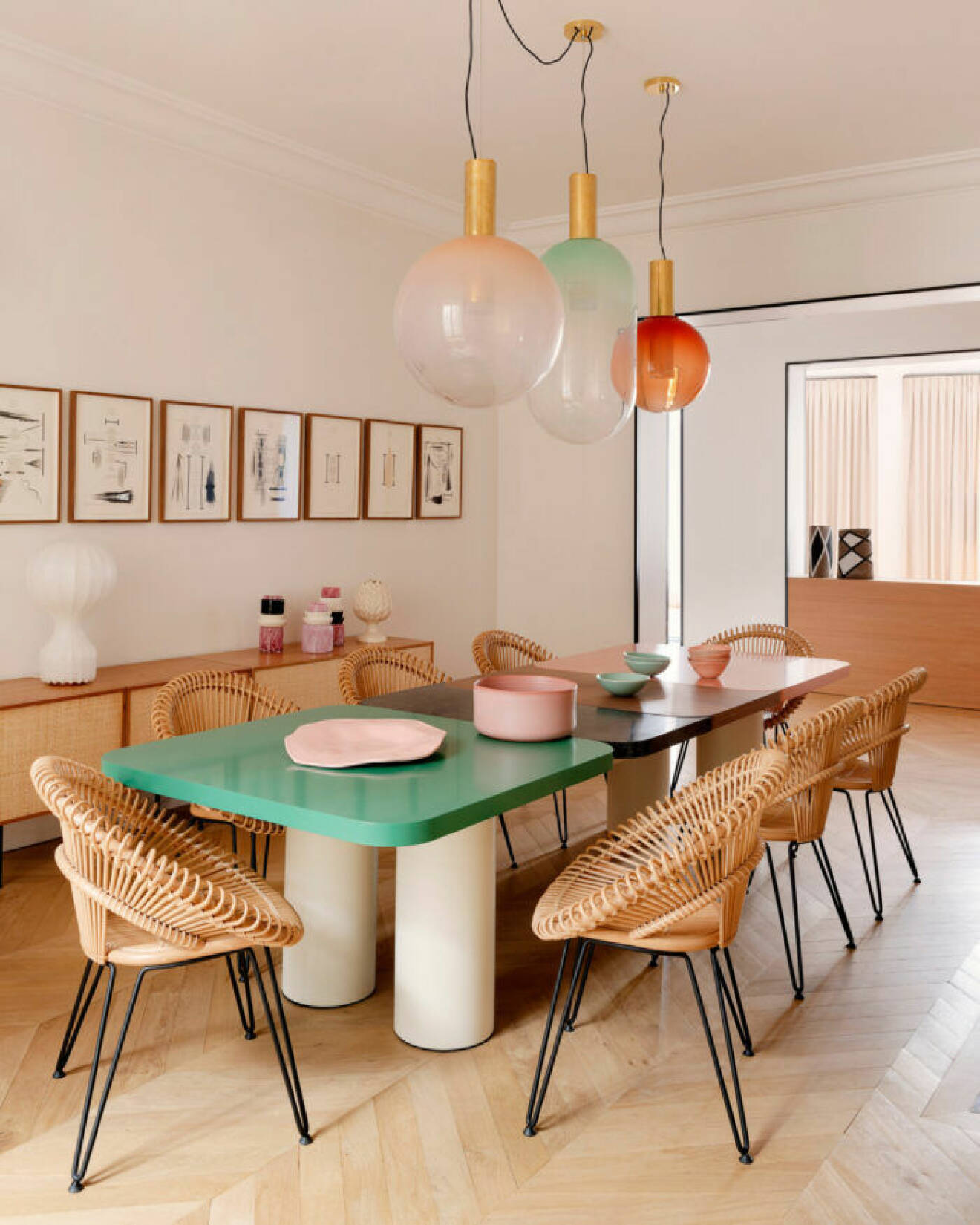 Färgstarkt hem i Paris, ljusgrön bordsskiva