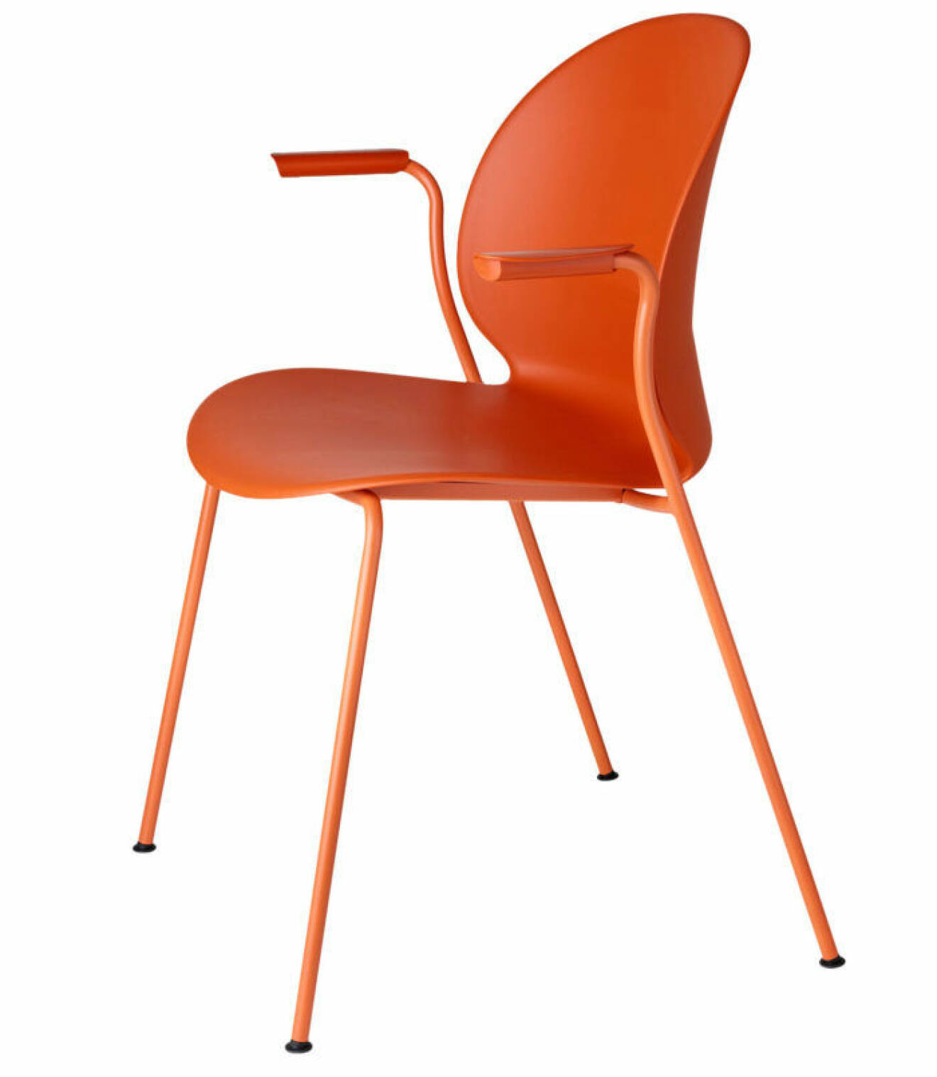 Stolen N02 Recycle i dark orange från Fritz Hansen ger en poppig effekt i köket. Design av Nendo.
