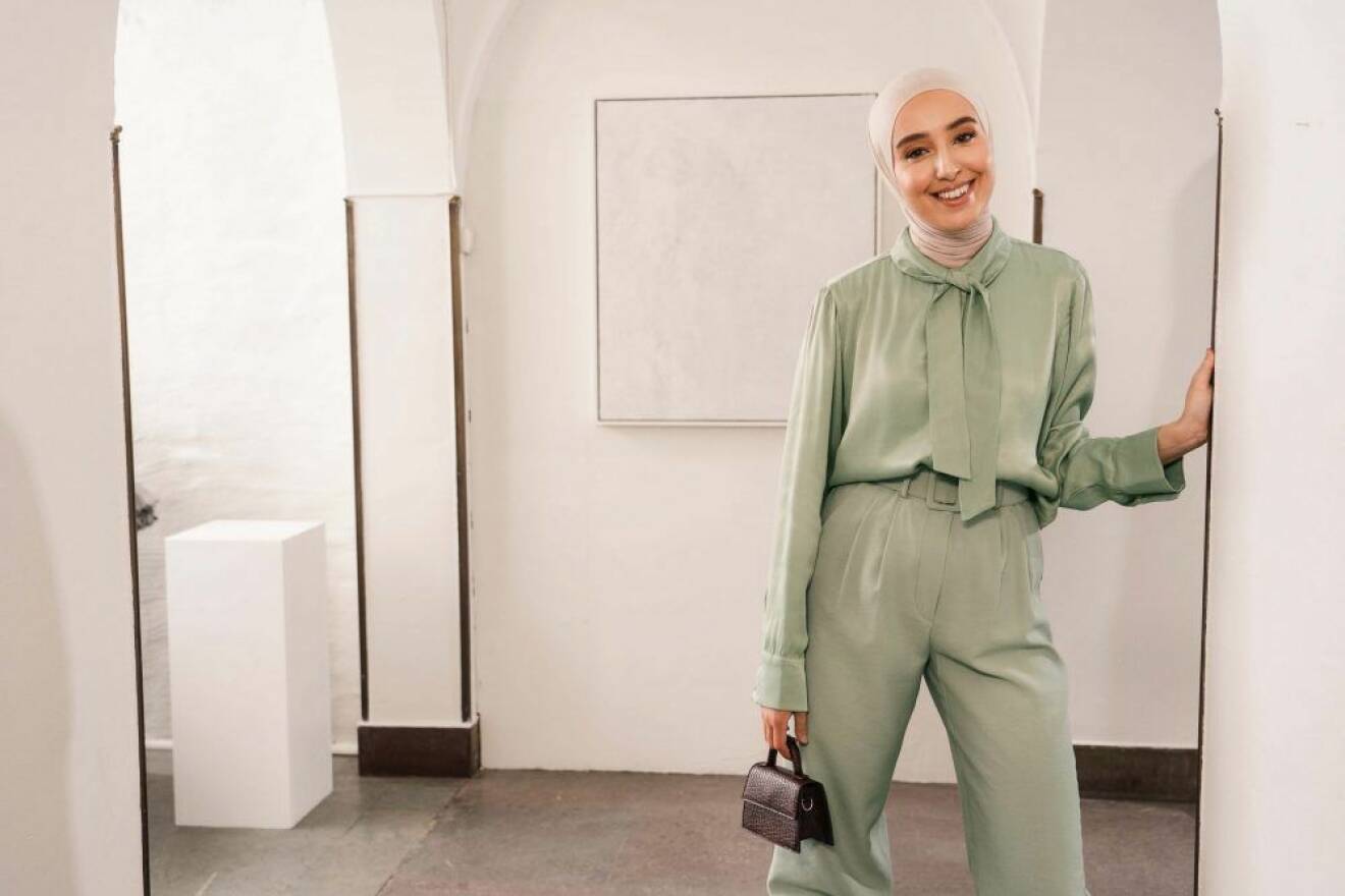 Imane Asry x Na-kd: Grön blus och gröna byxor