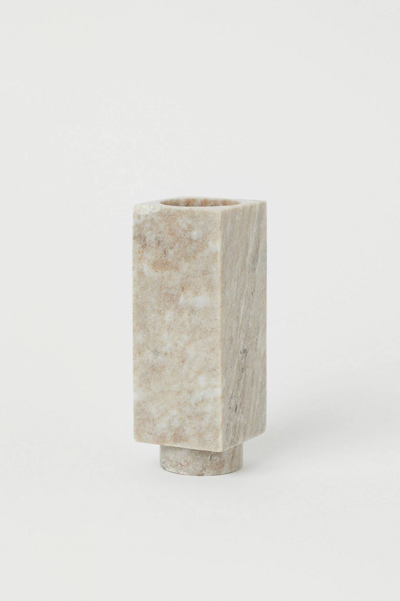 Rustik vas i 100 % marmorerad sten från H&M Homes premium collection.