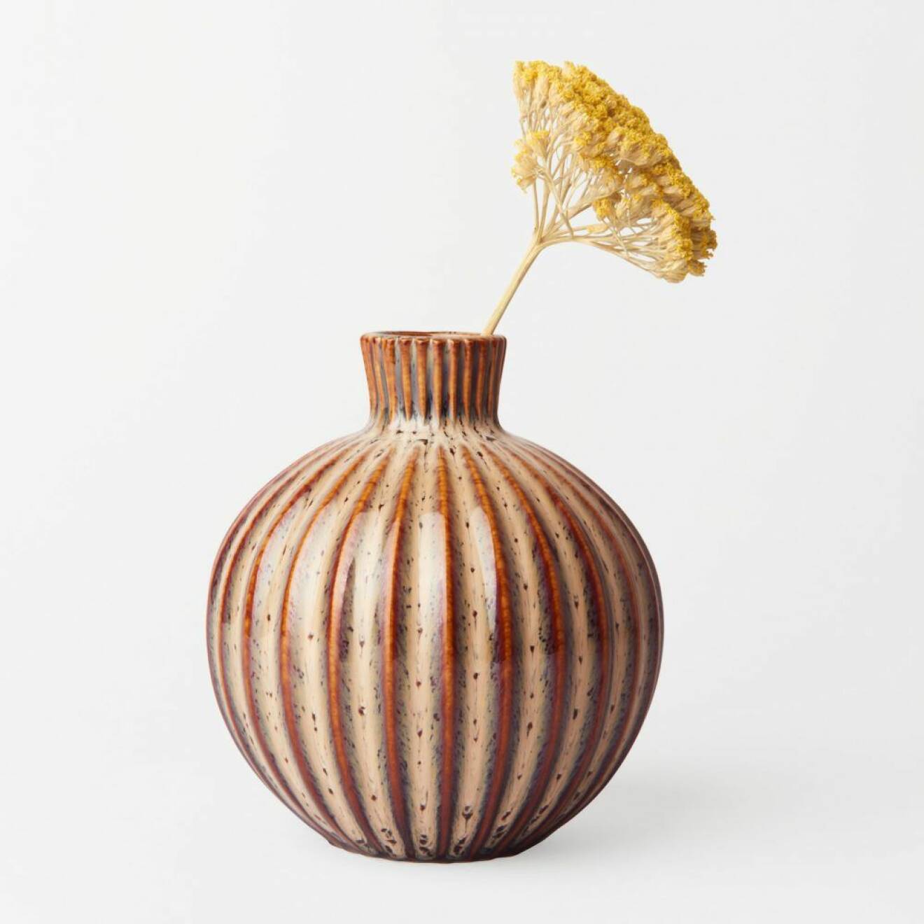 Liten vas med dekorativt mönster från Åhléns